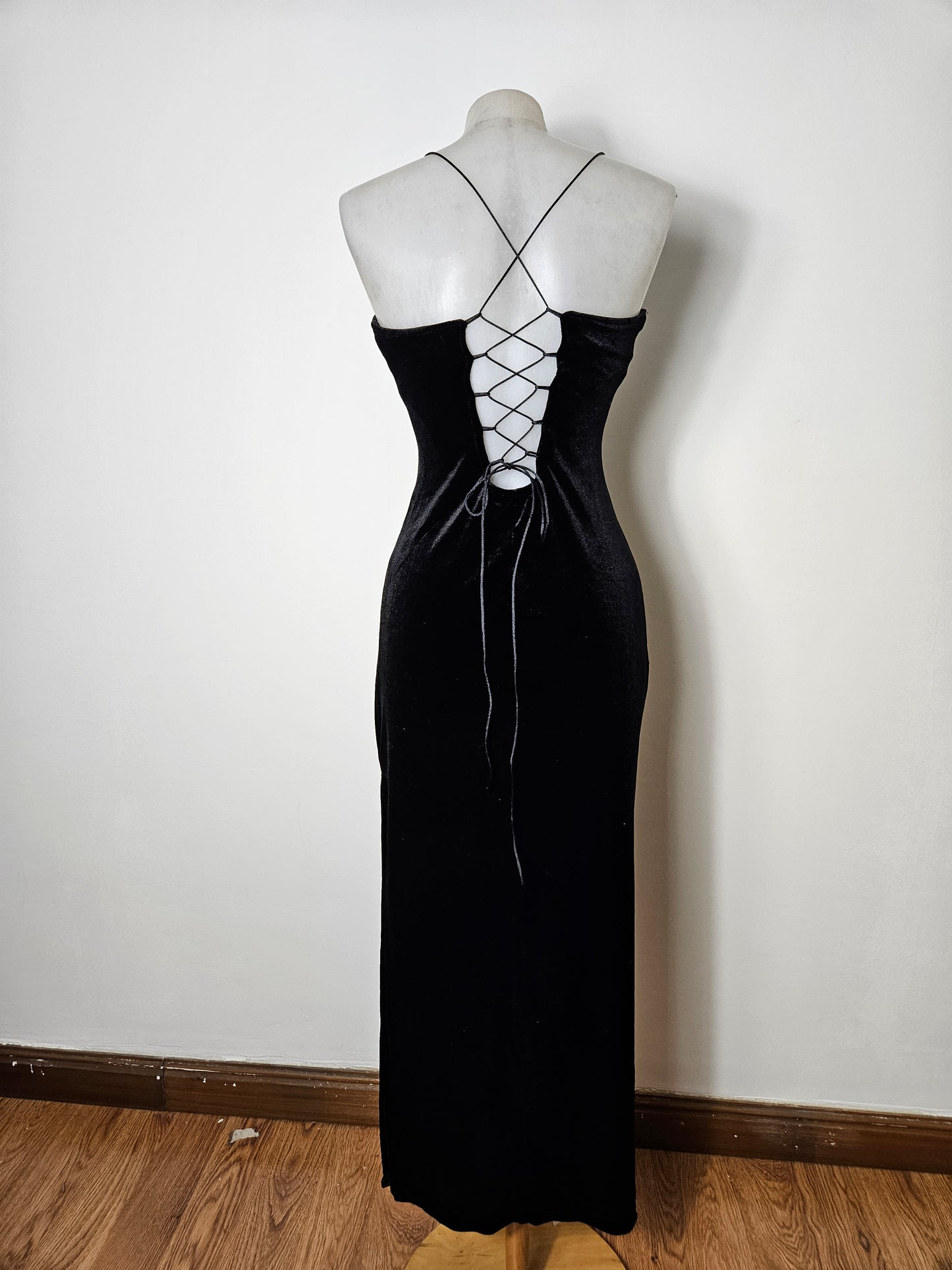 Black velvet backless dress