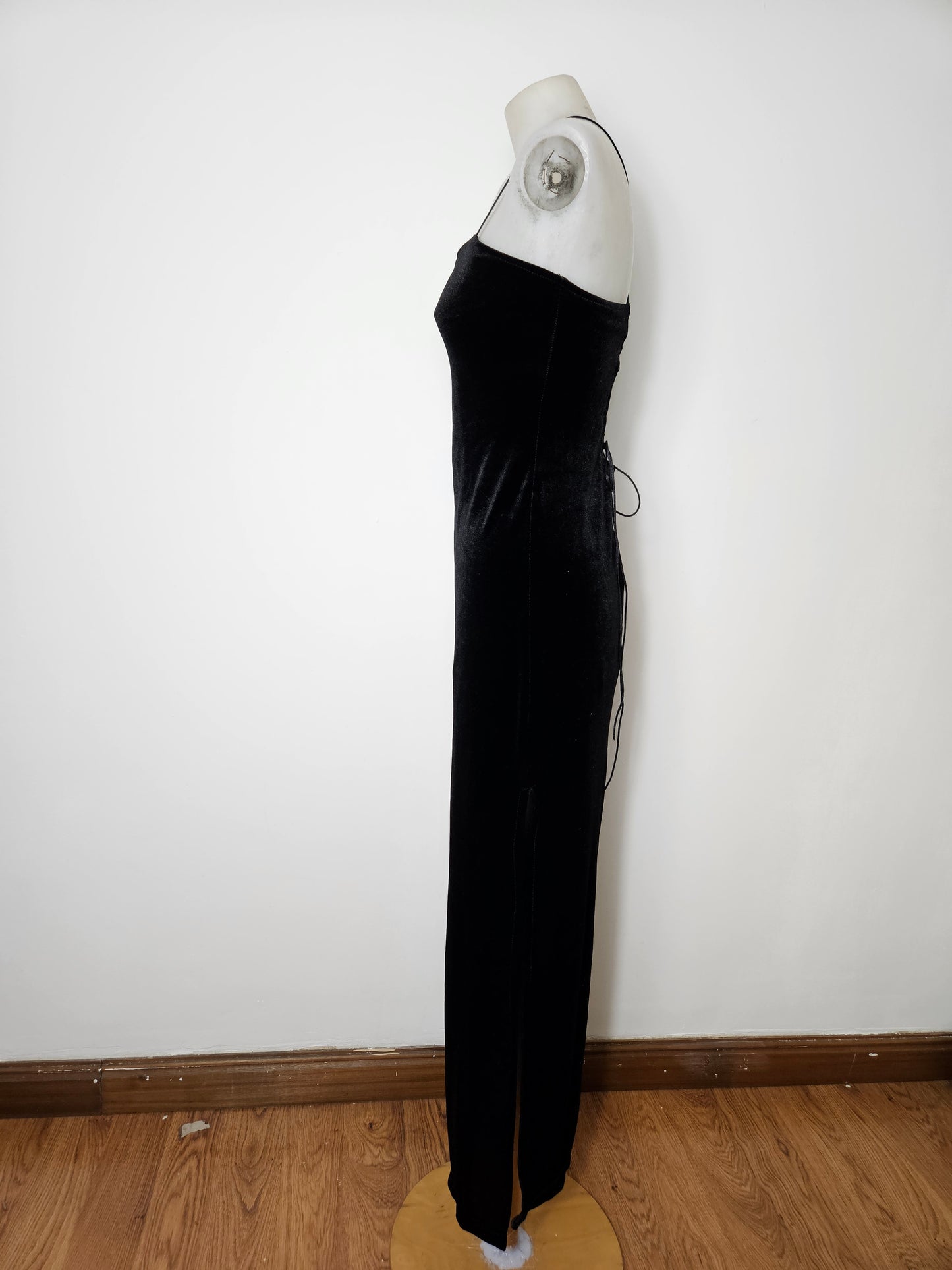 Black velvet backless dress