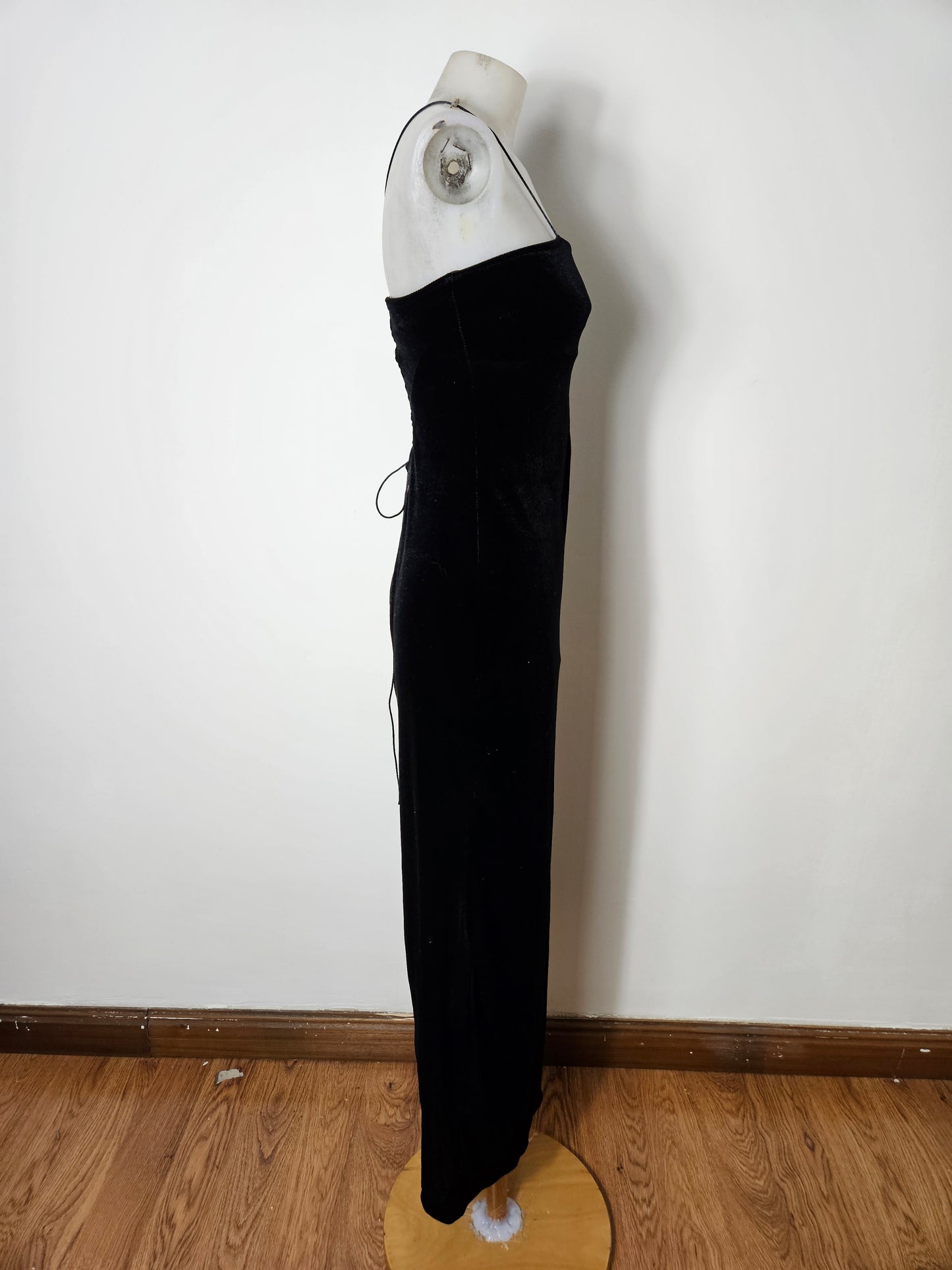 Black velvet backless dress