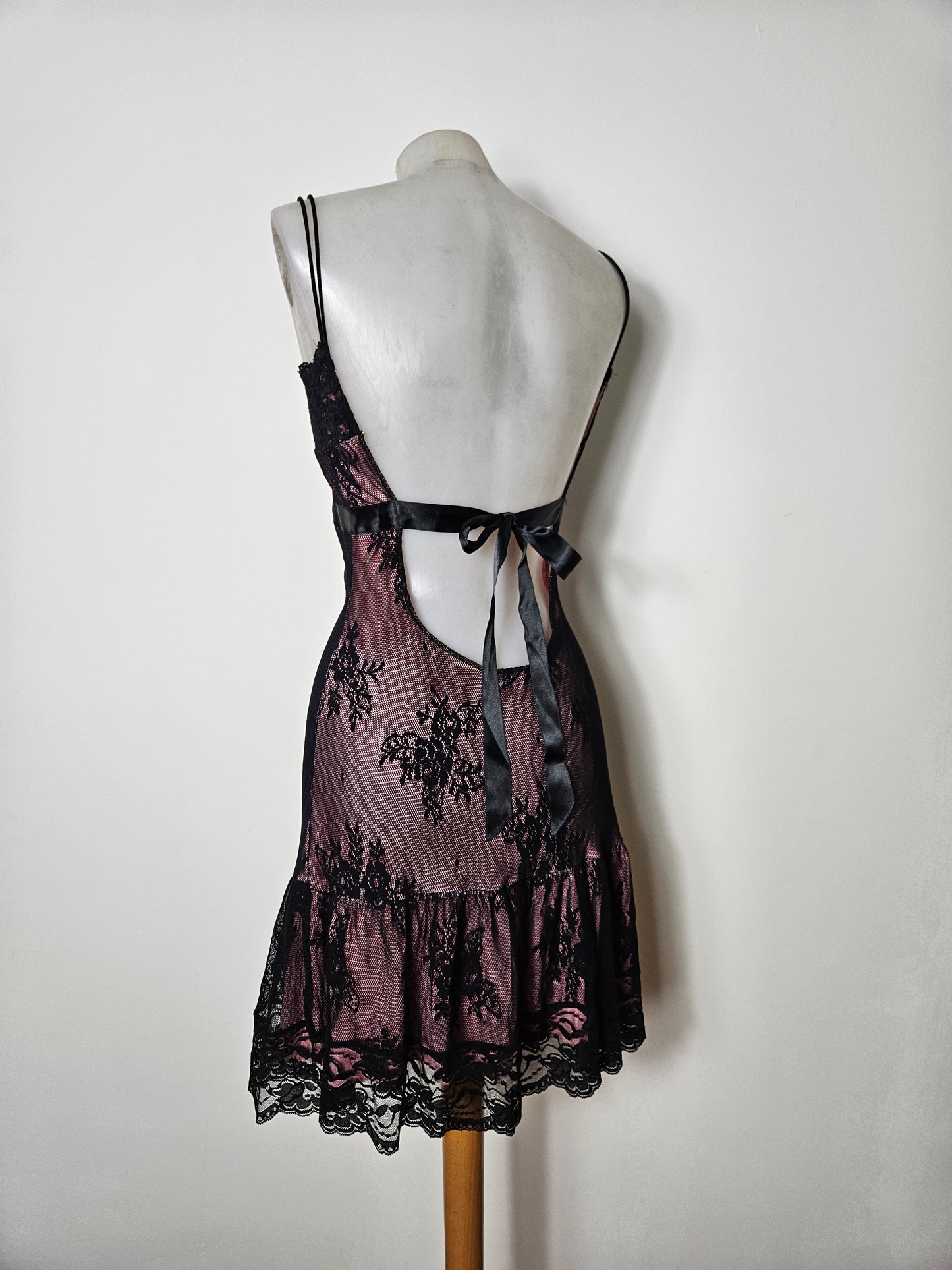 Robe dos nu en dentelle