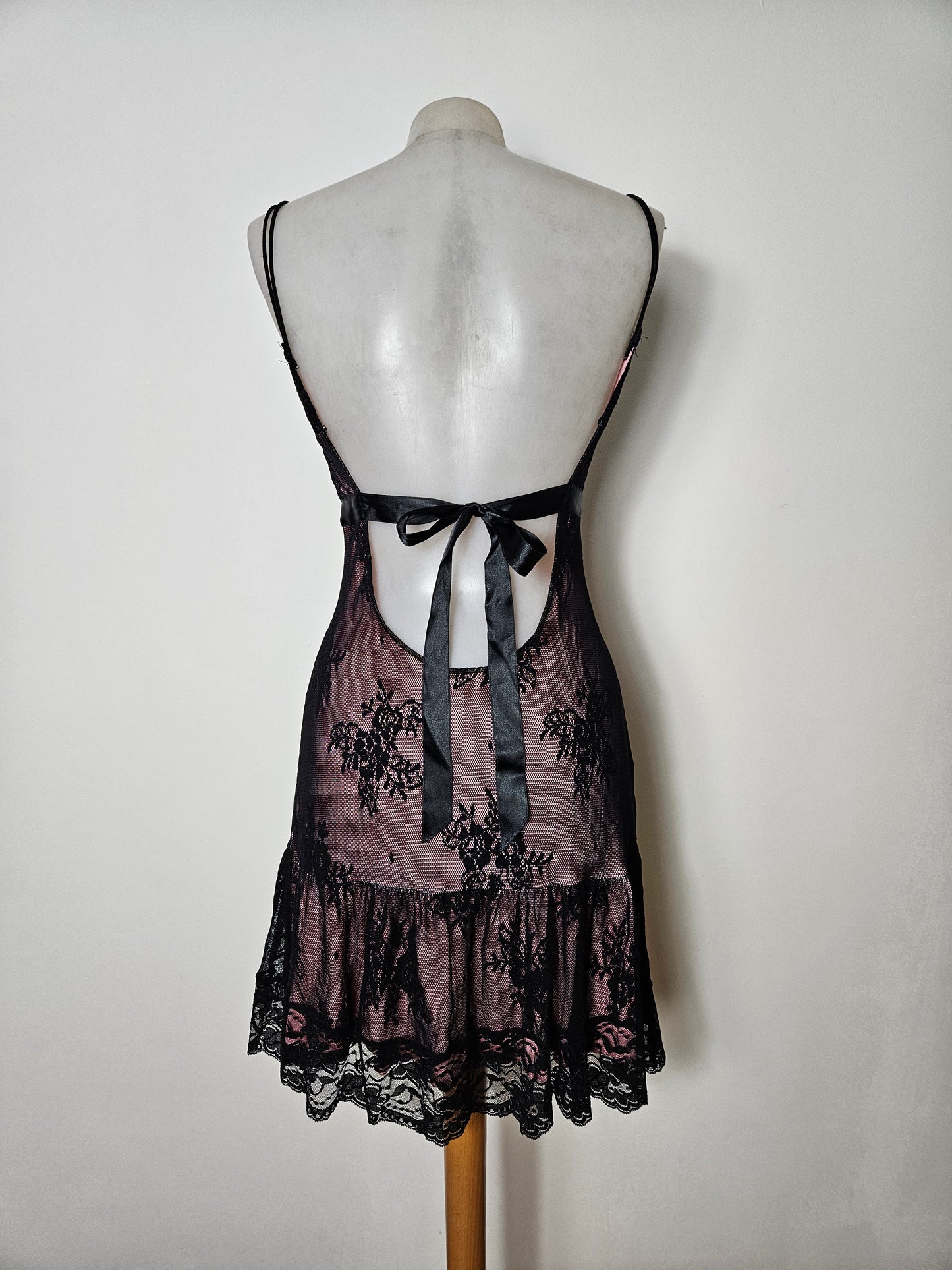 Robe dos nu en dentelle