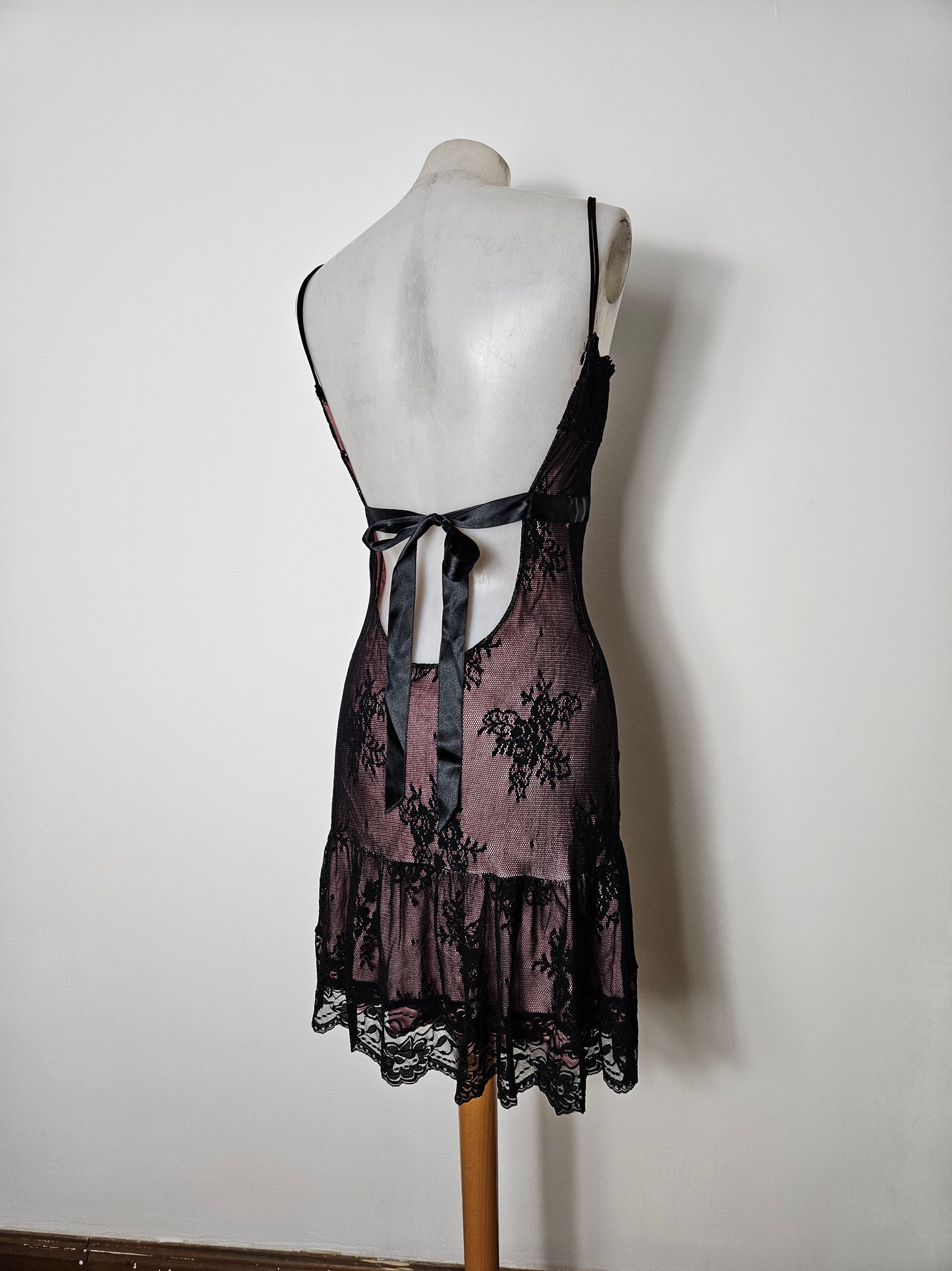 Robe dos nu en dentelle