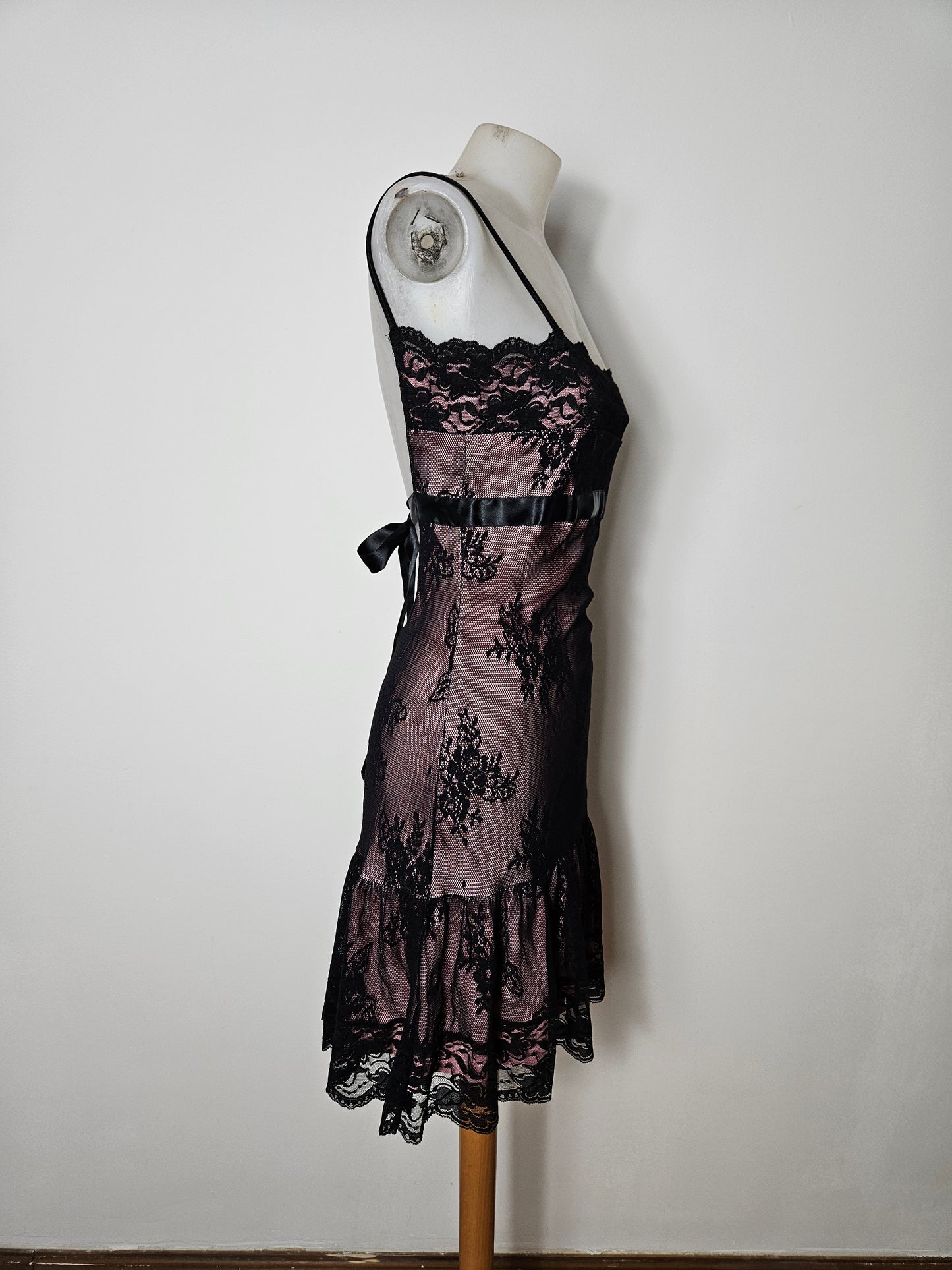 Robe dos nu en dentelle