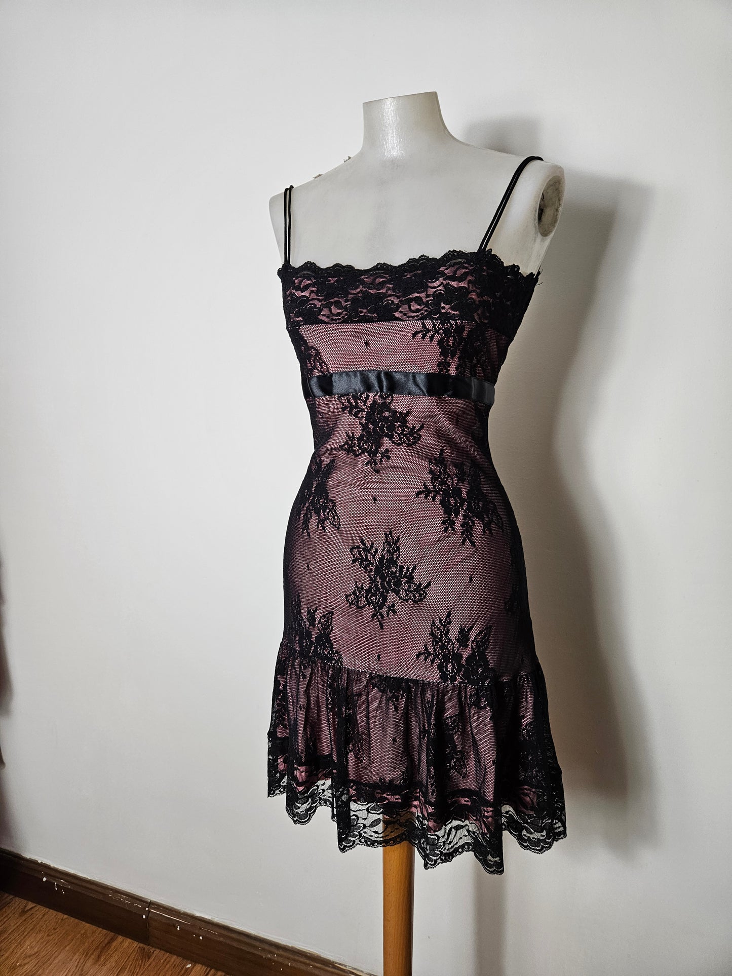 Robe dos nu en dentelle