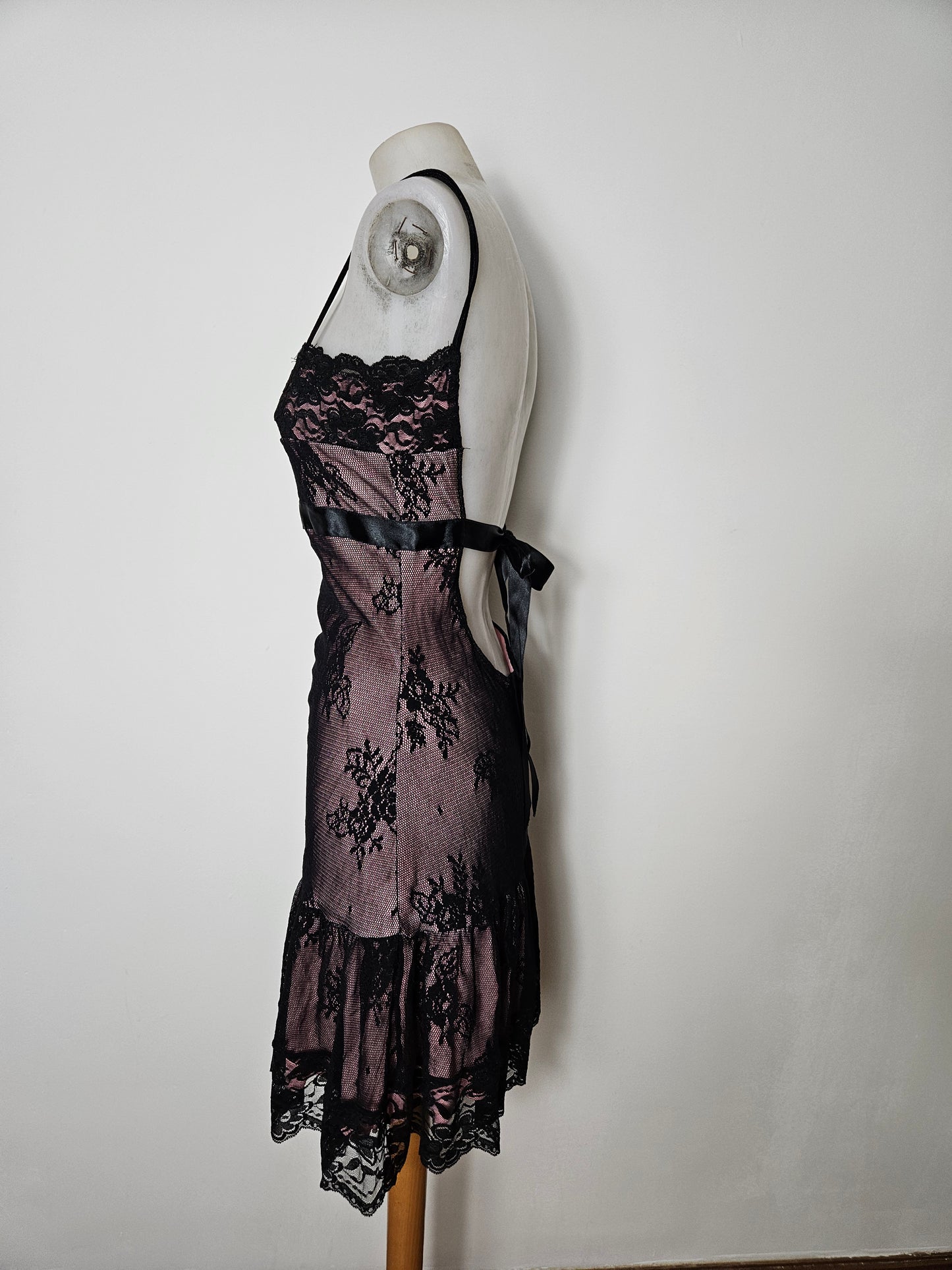 Robe dos nu en dentelle