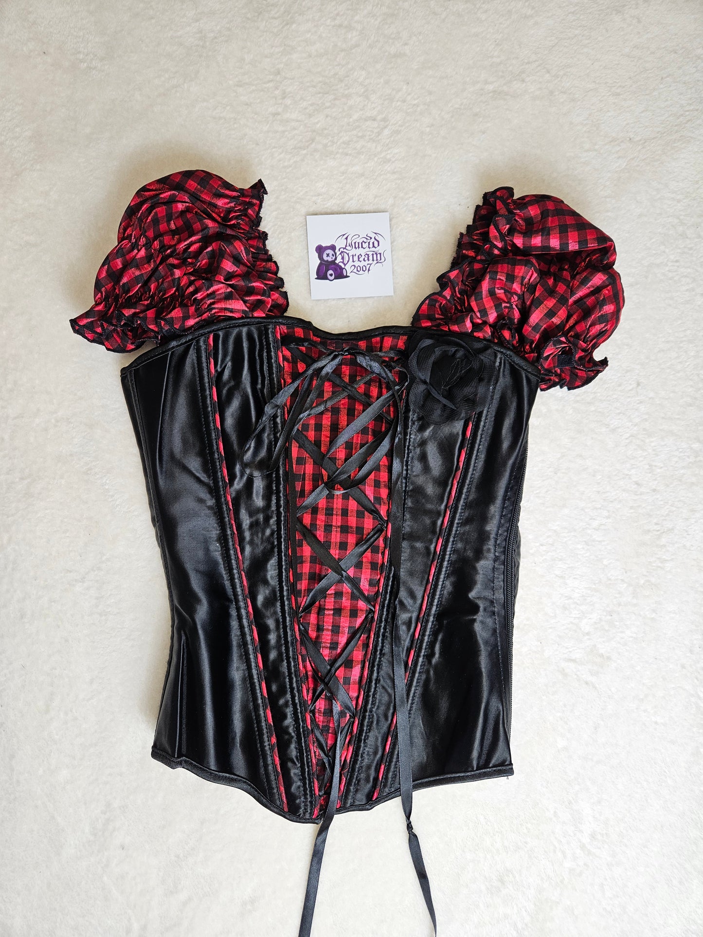 Corset noir et tartan rouge