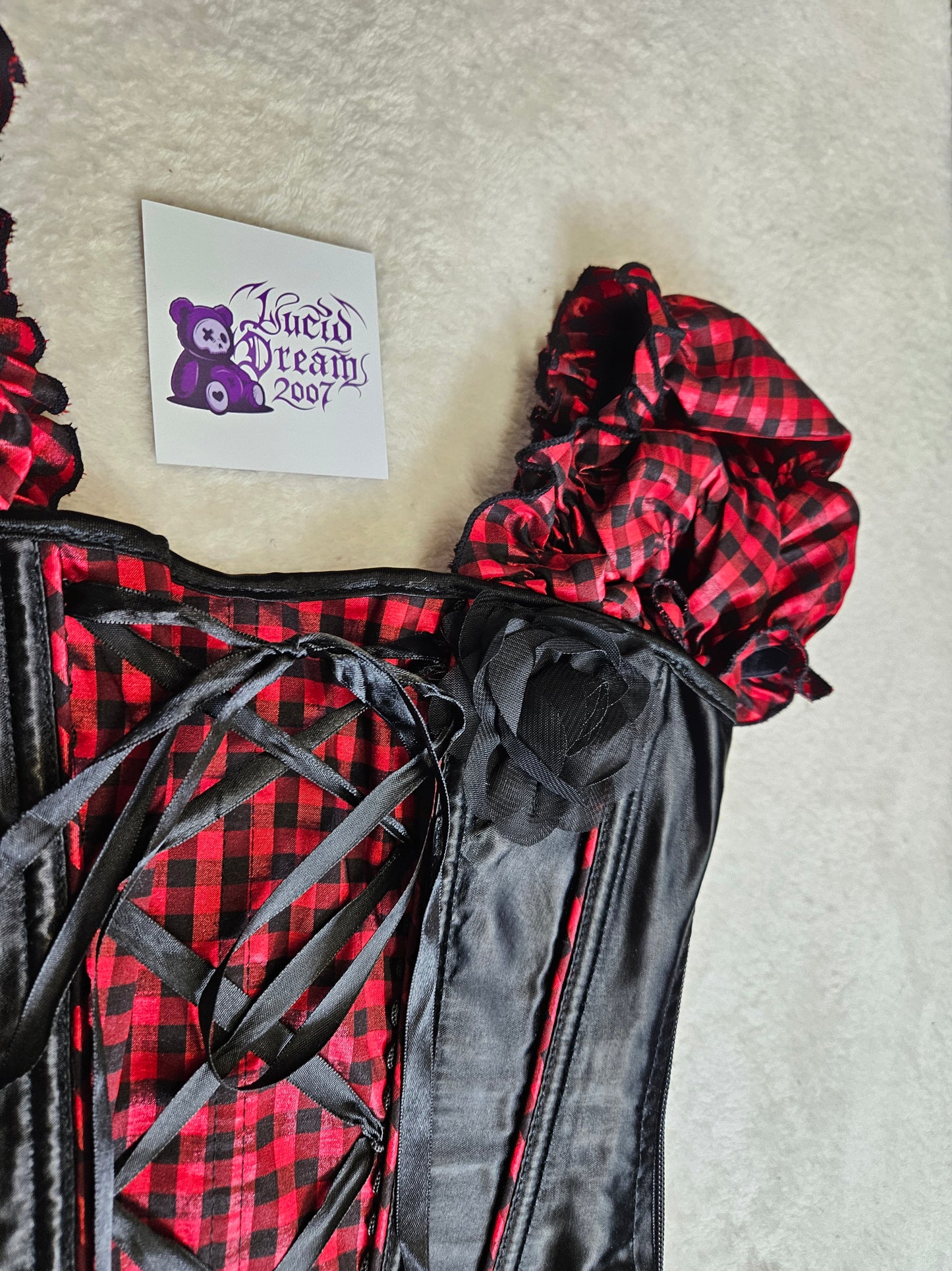 Corset noir et tartan rouge