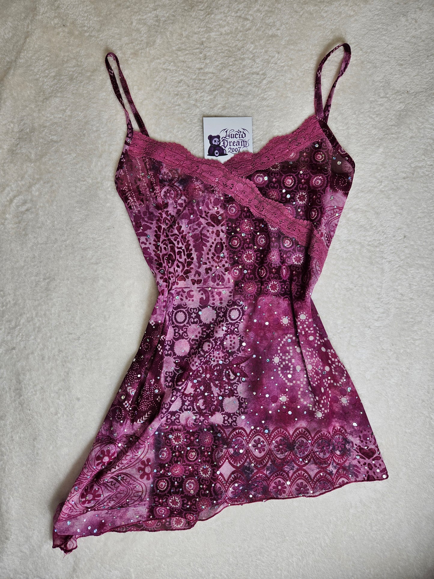 Haut asymétrique en voile et strass