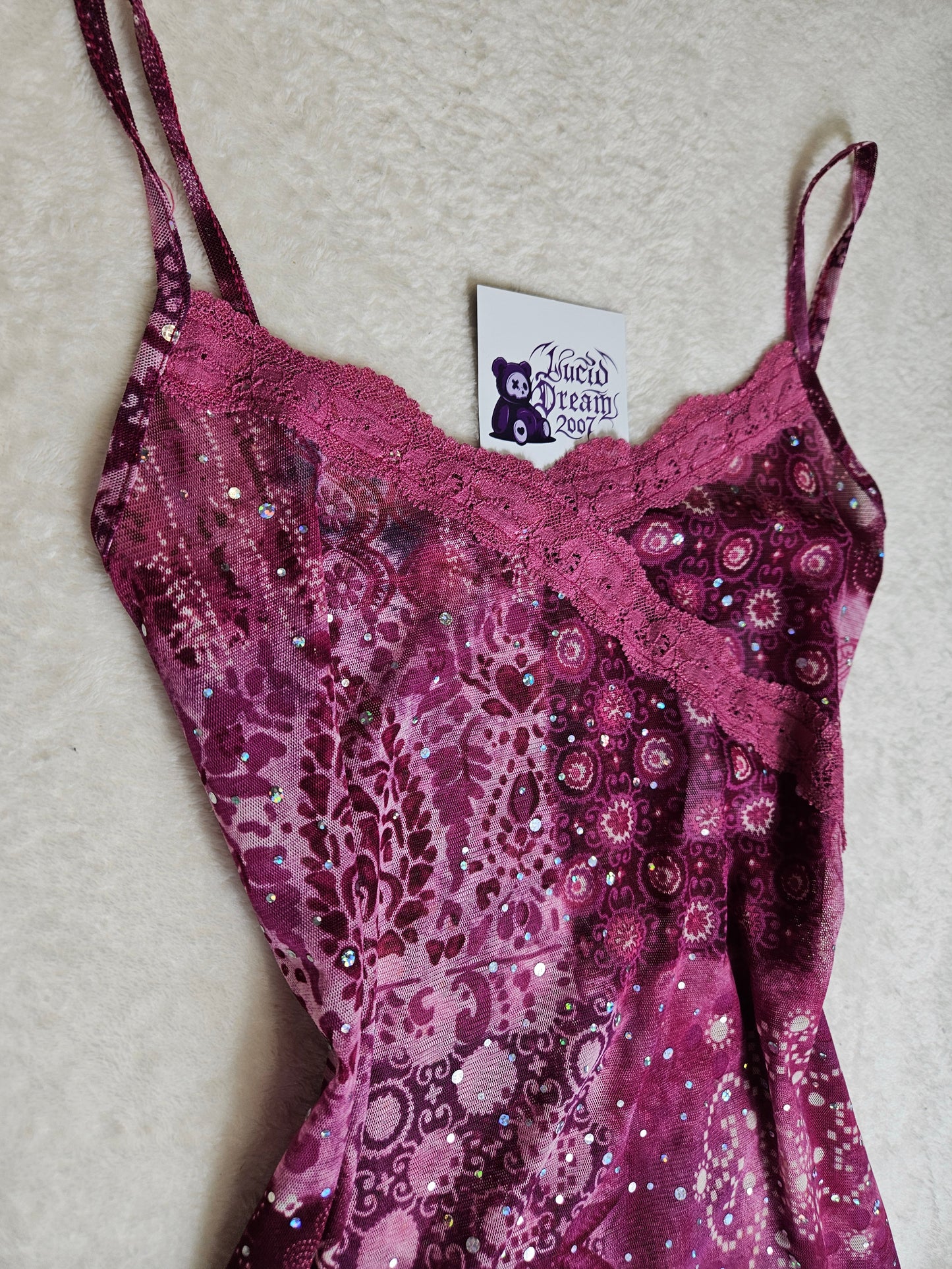 Haut asymétrique en voile et strass