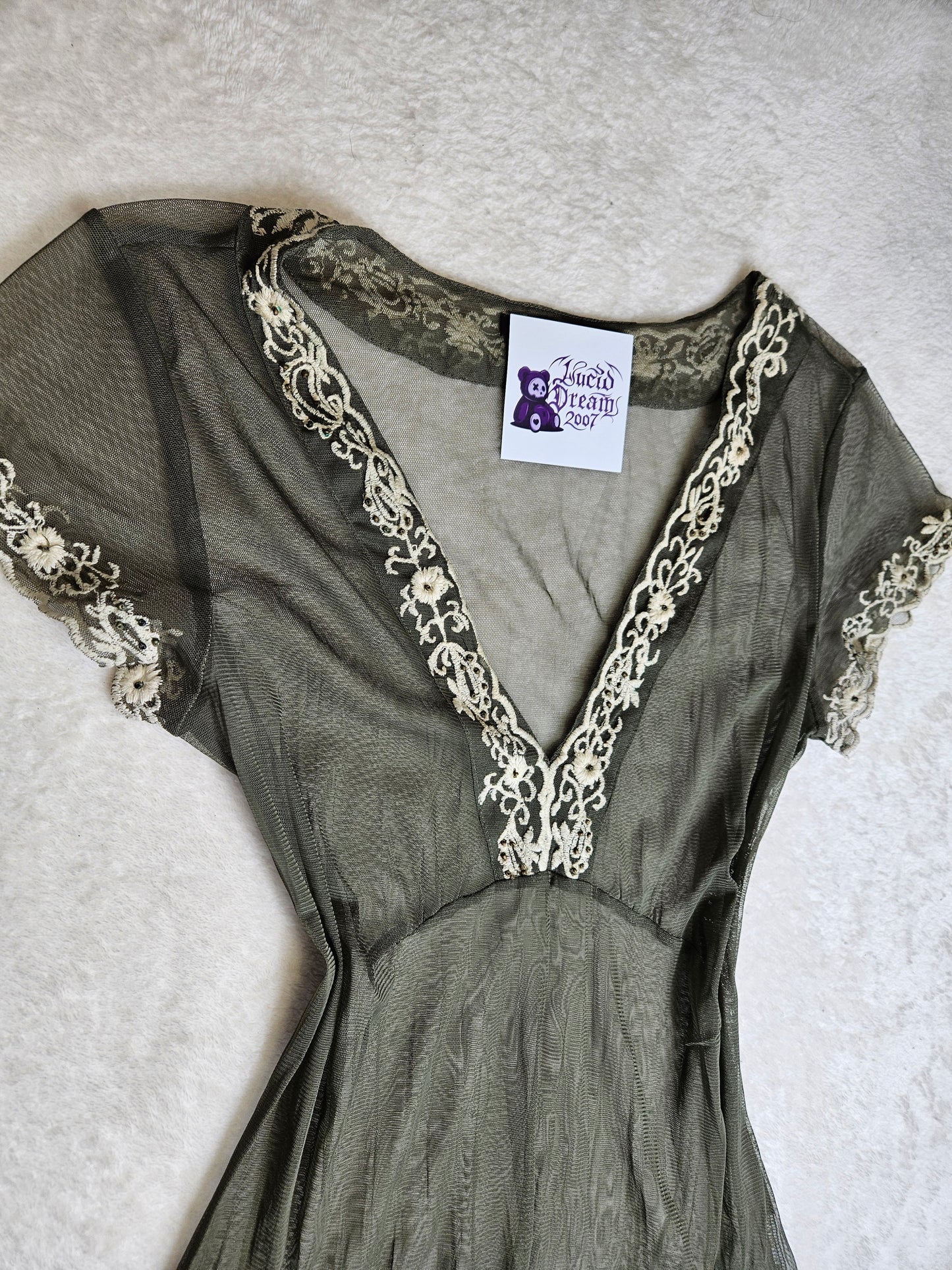 Haut en voile brodé