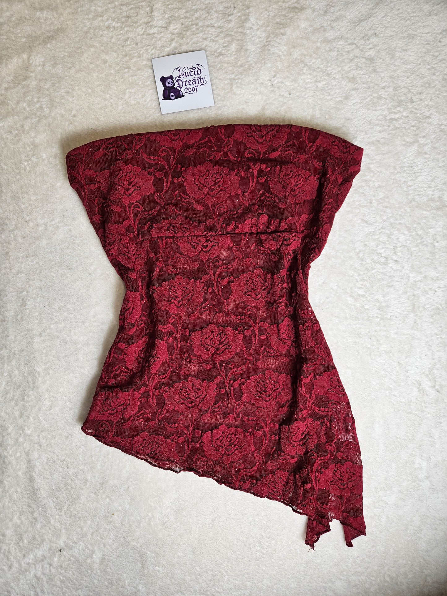 Bustier strapless en dentelle rouge