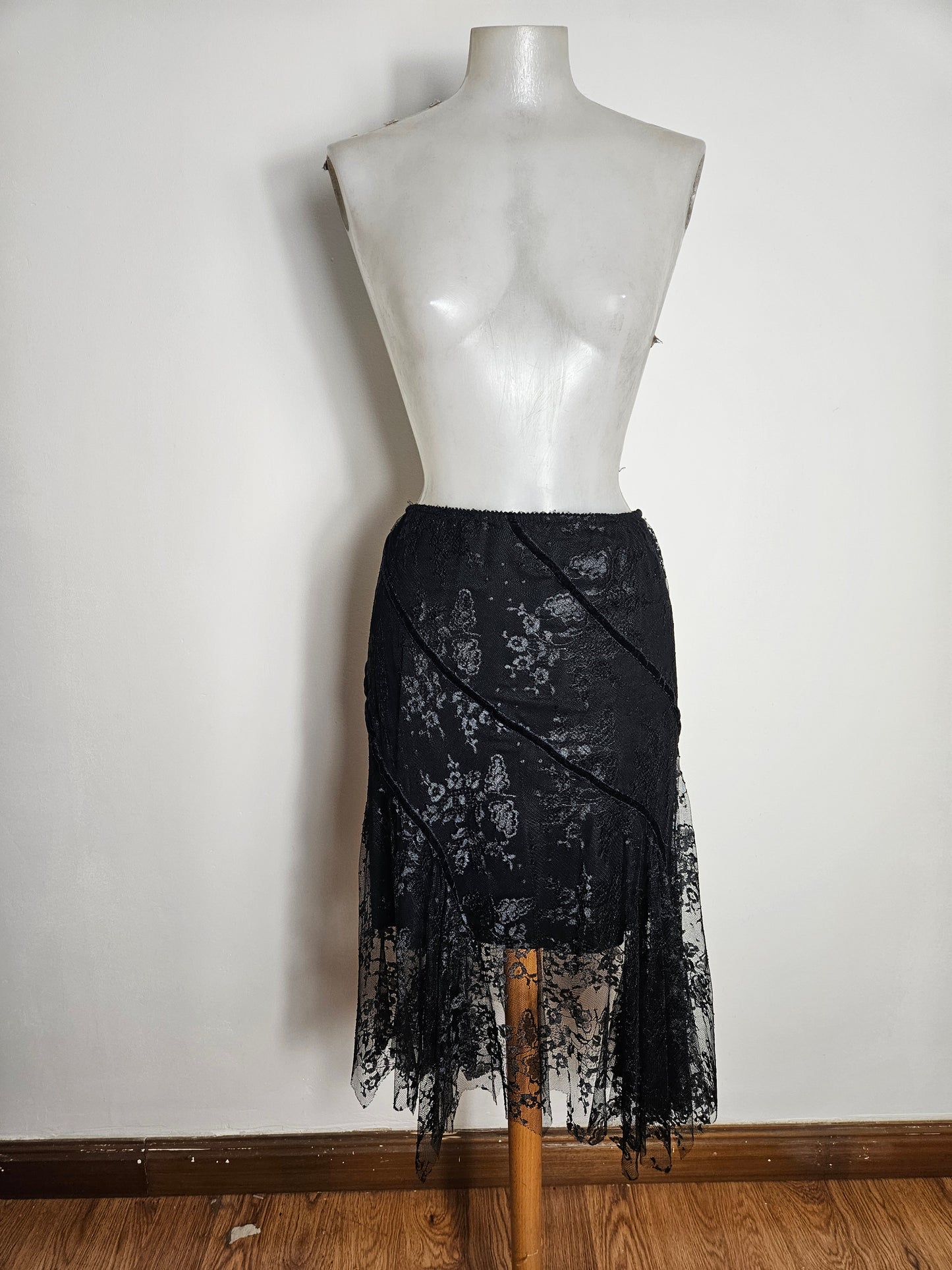 black lace skirt