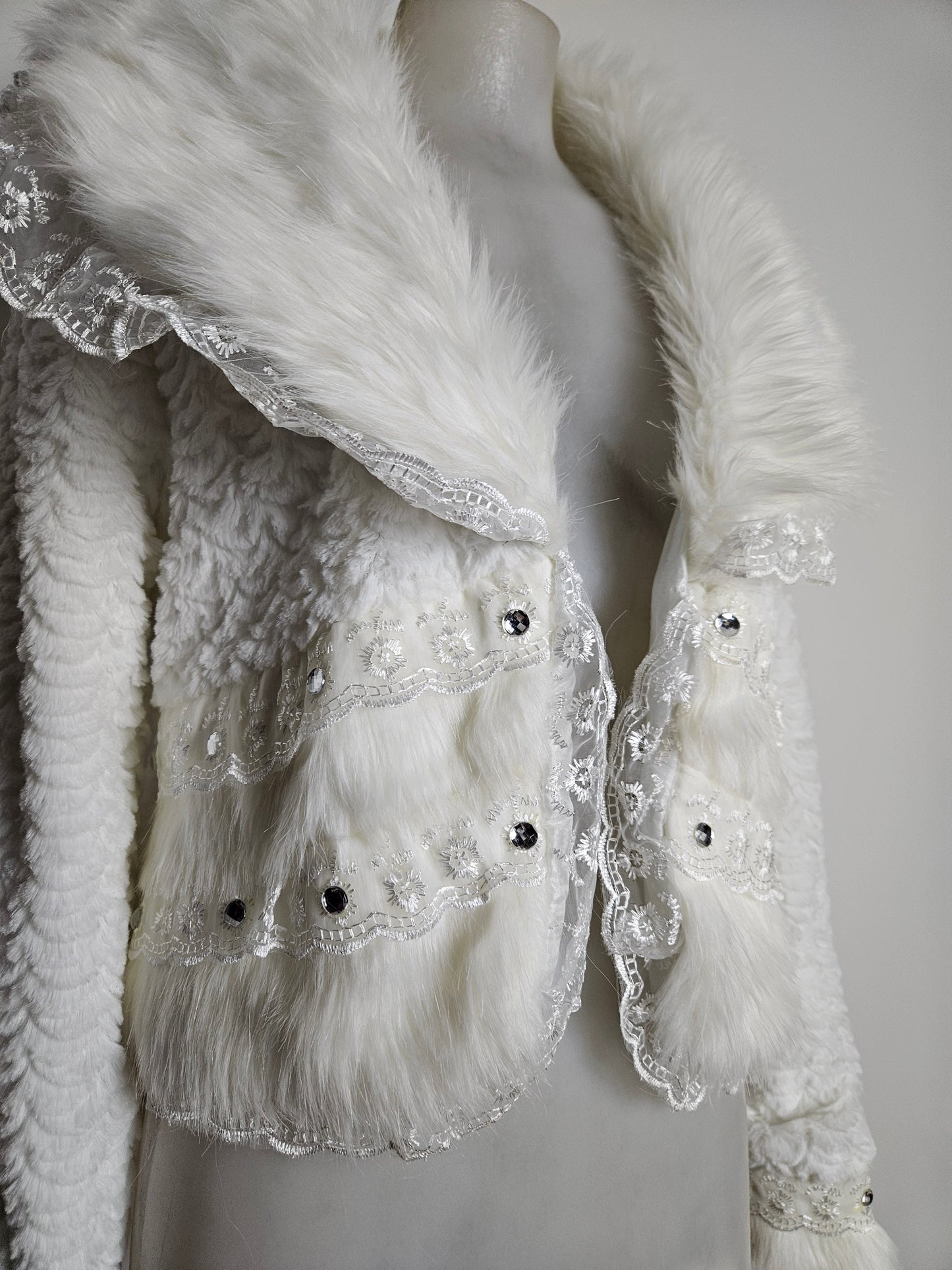 Manteau court col fausse fourrure blanc