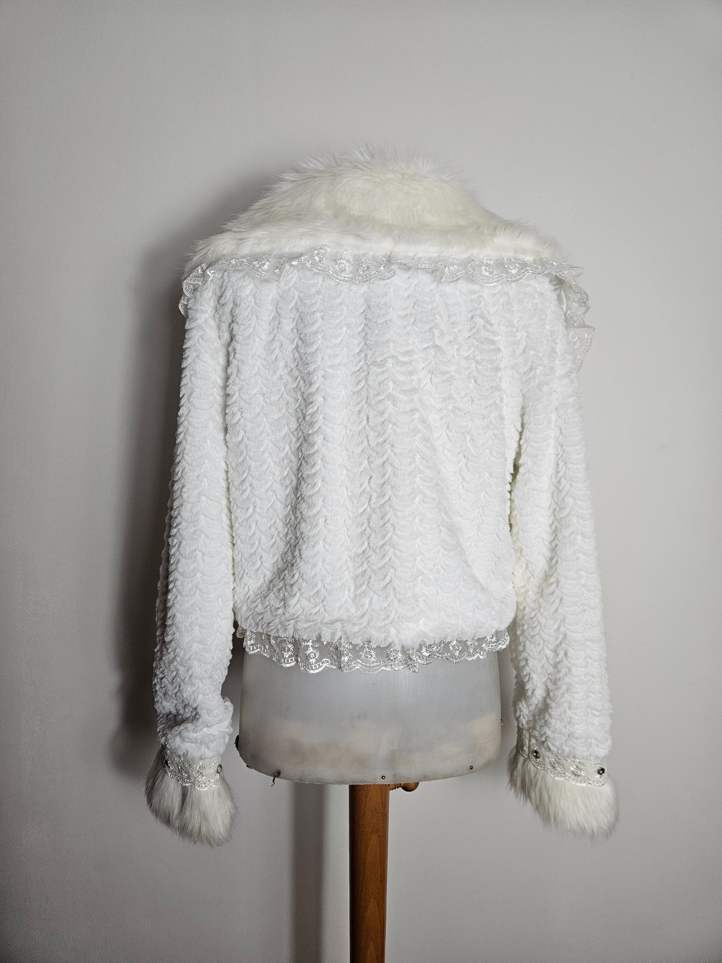 Manteau court col fausse fourrure blanc