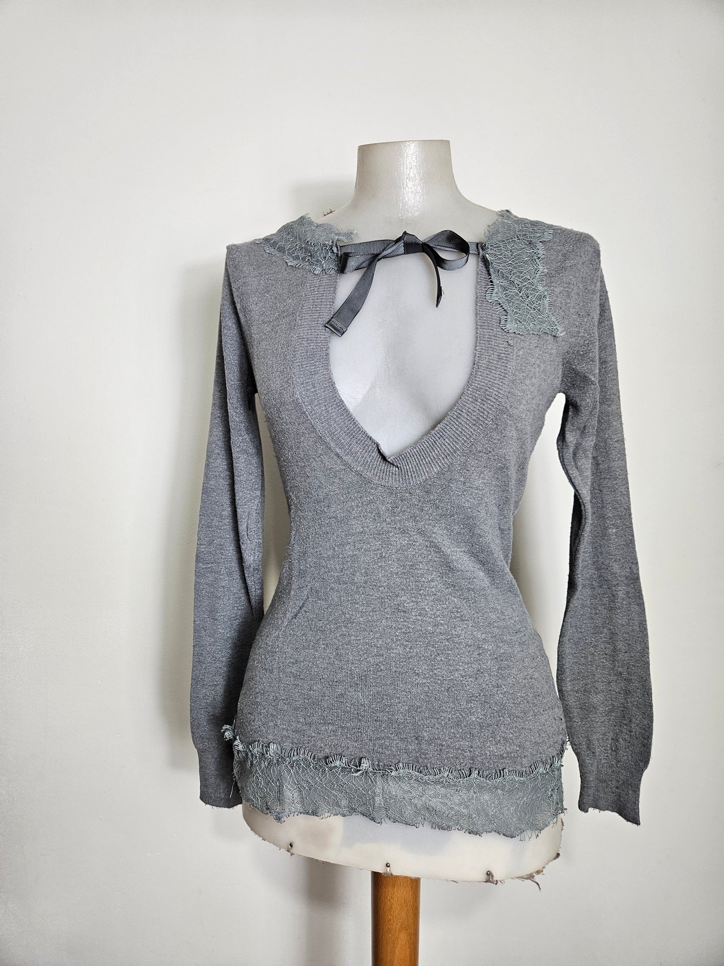 Haut décolleté plongeant gris