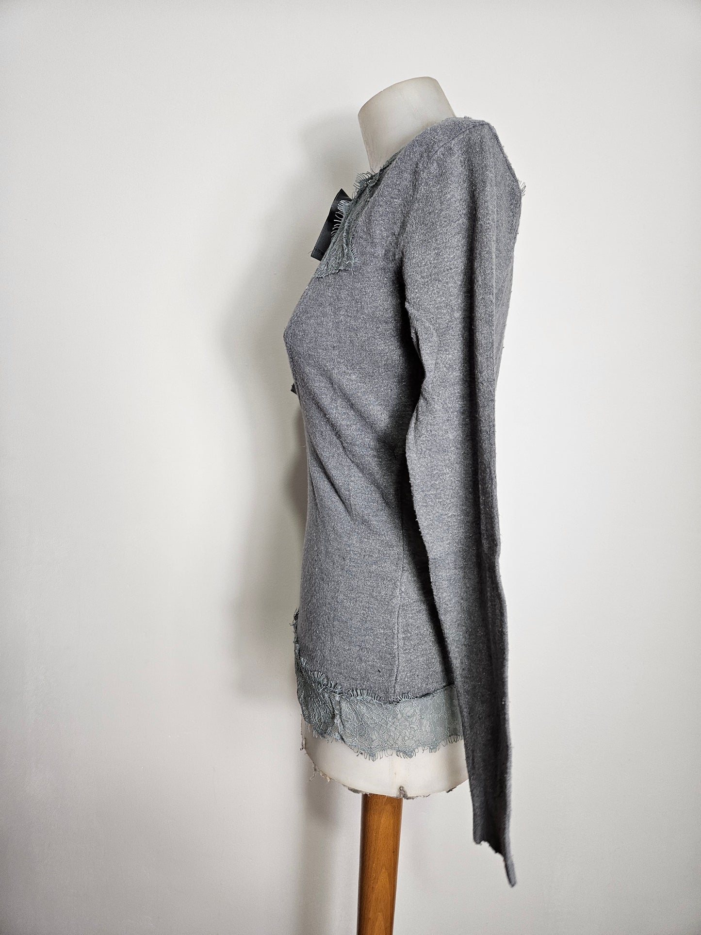 Haut décolleté plongeant gris