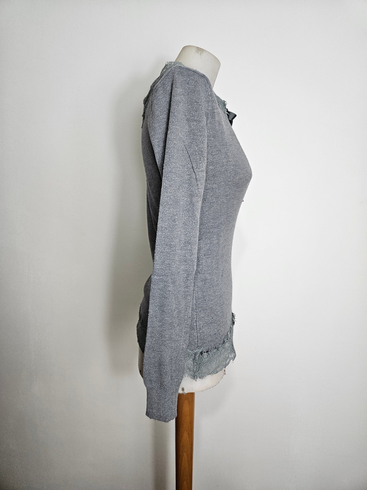 Haut décolleté plongeant gris