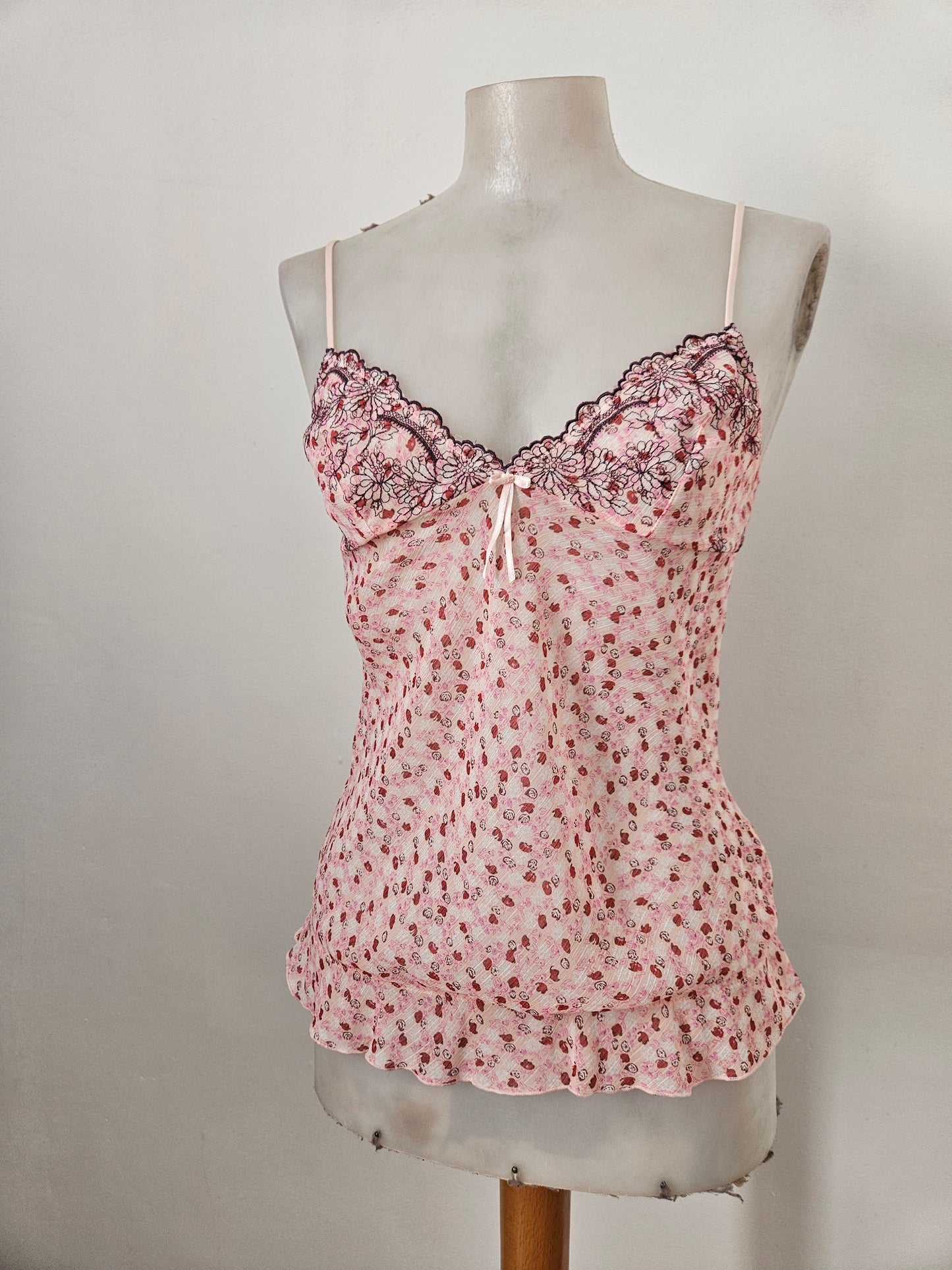 Haut en voile fleuri