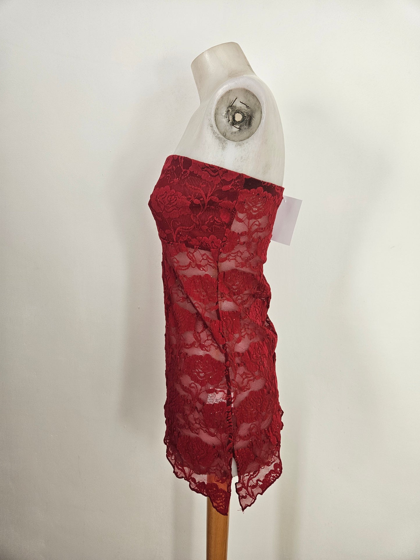 Bustier strapless en dentelle rouge