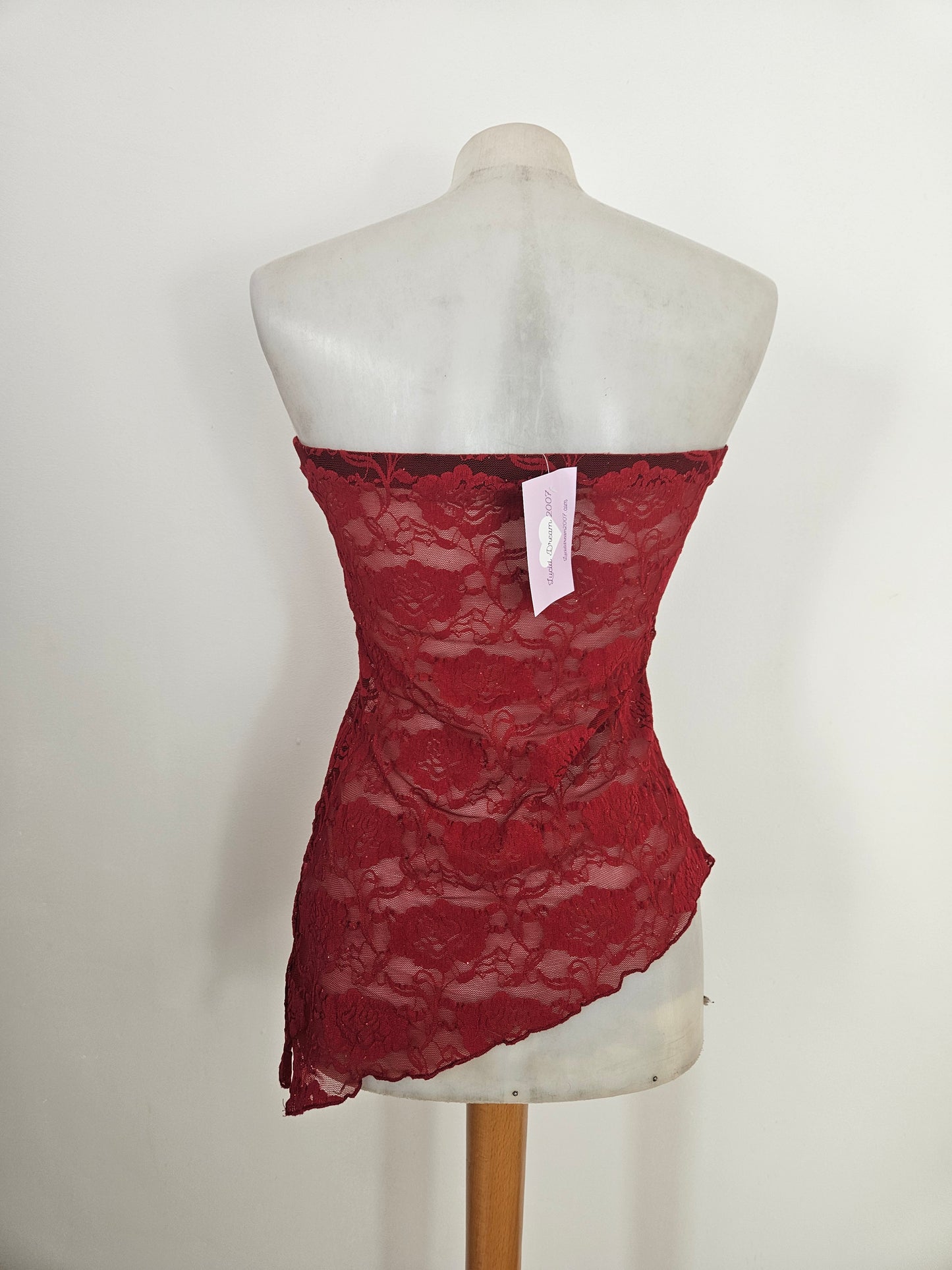 Bustier strapless en dentelle rouge