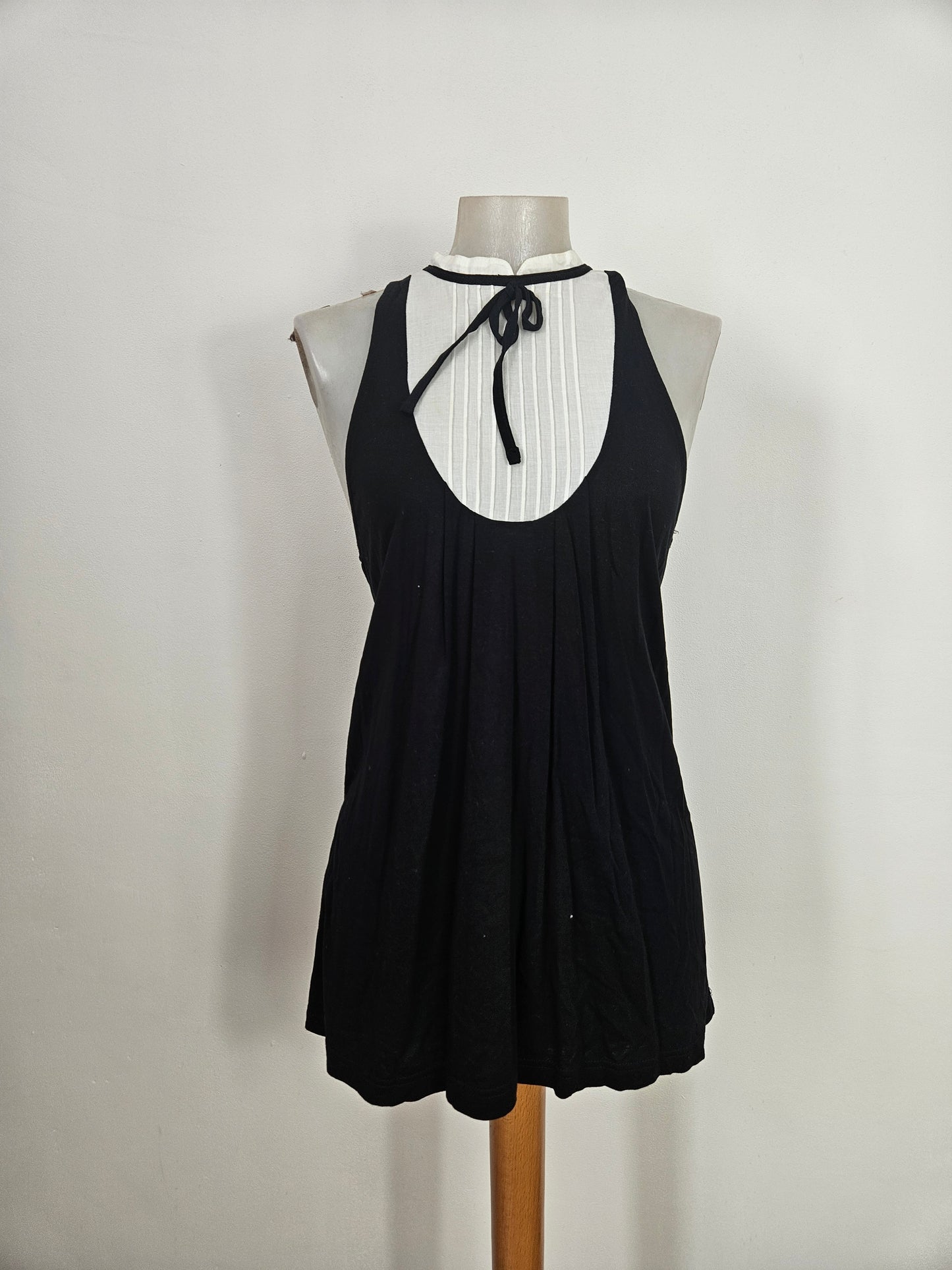 Haut noir et blanc col montant