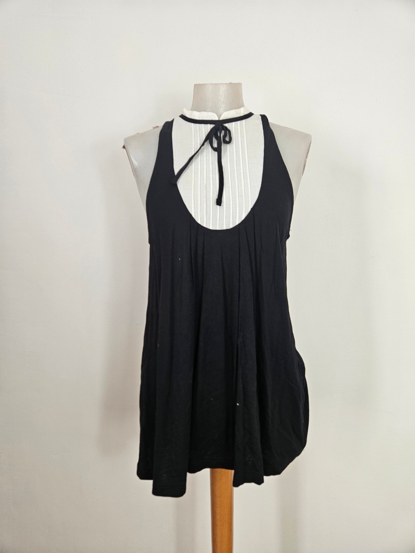 Haut noir et blanc col montant