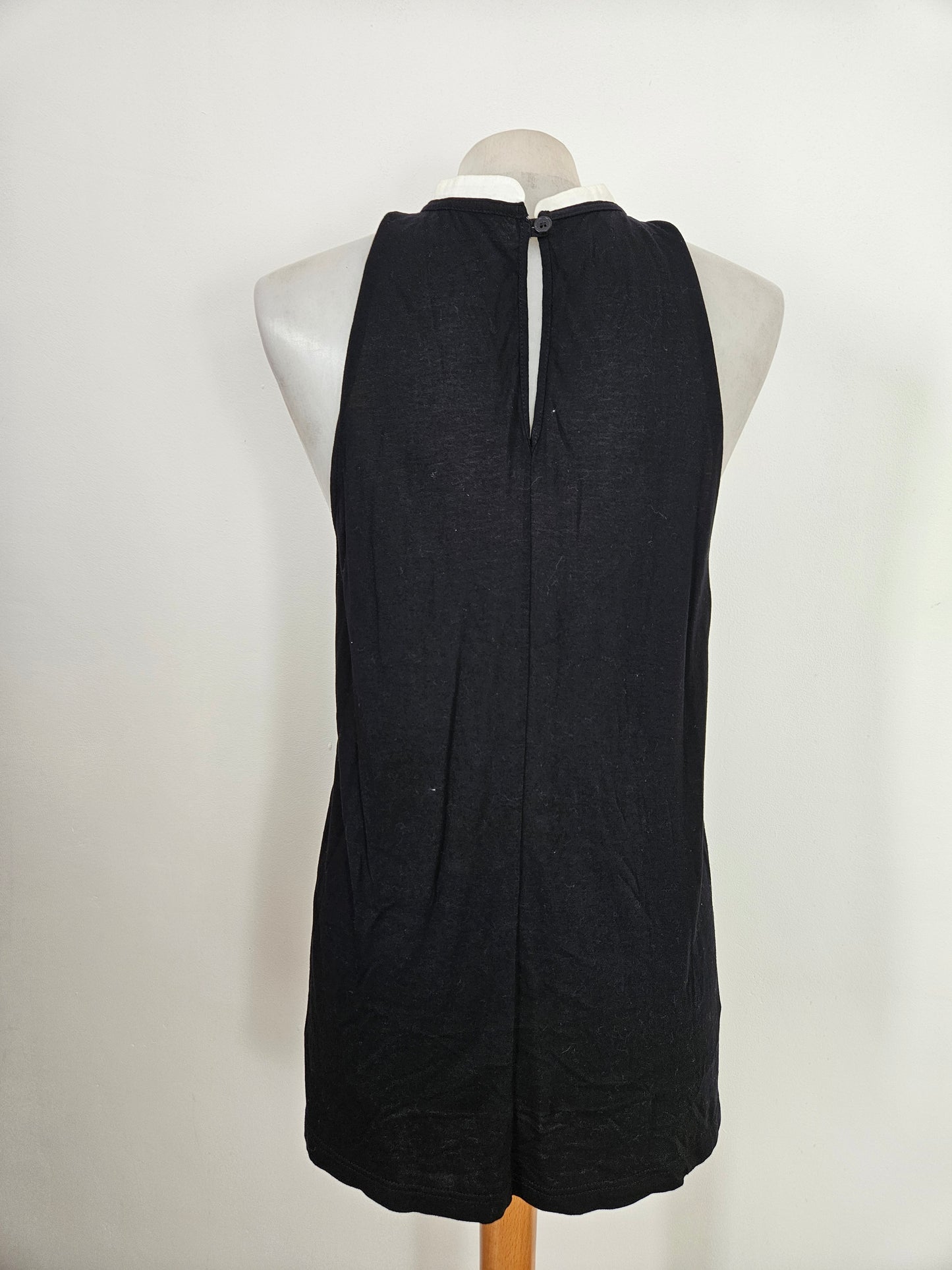 Haut noir et blanc col montant