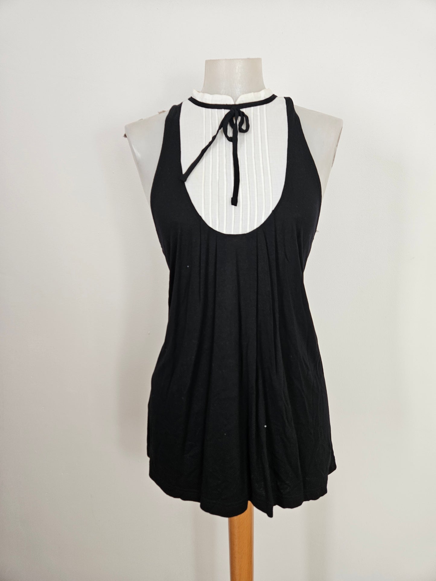 Haut noir et blanc col montant