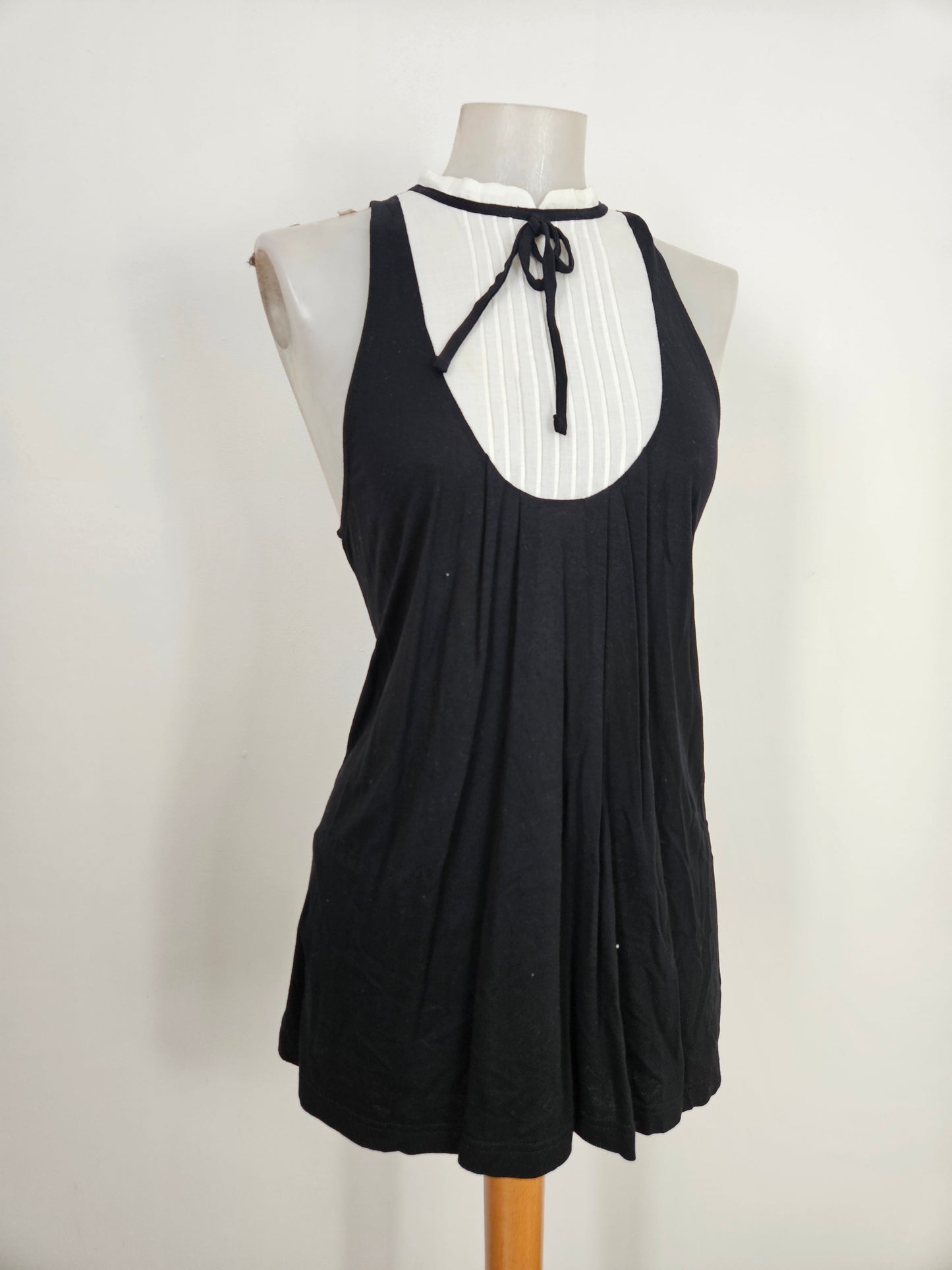 Haut noir et blanc col montant