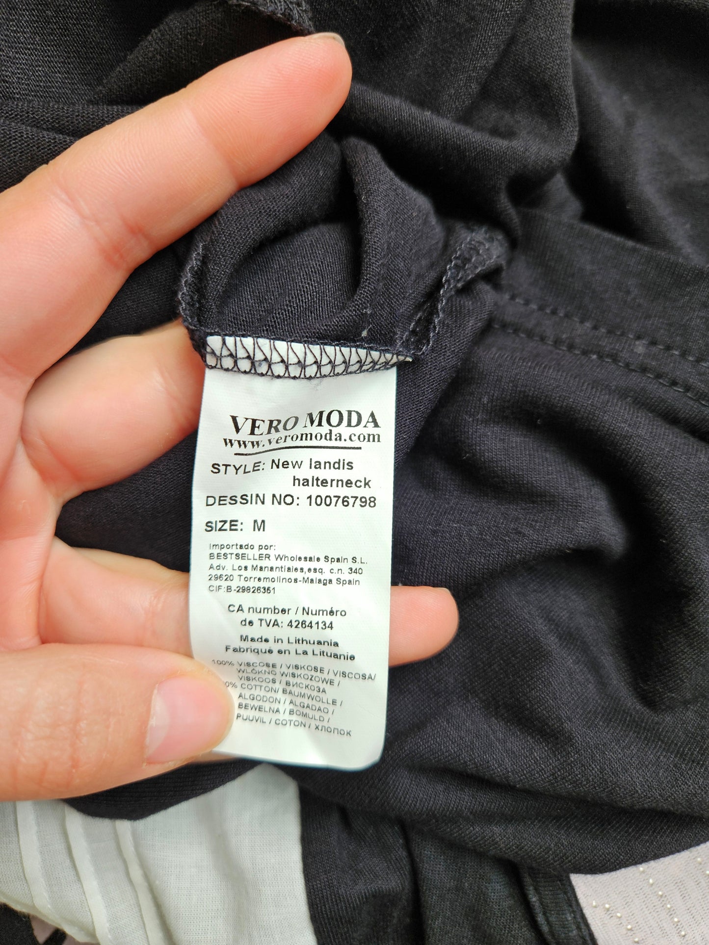 Haut noir et blanc col montant