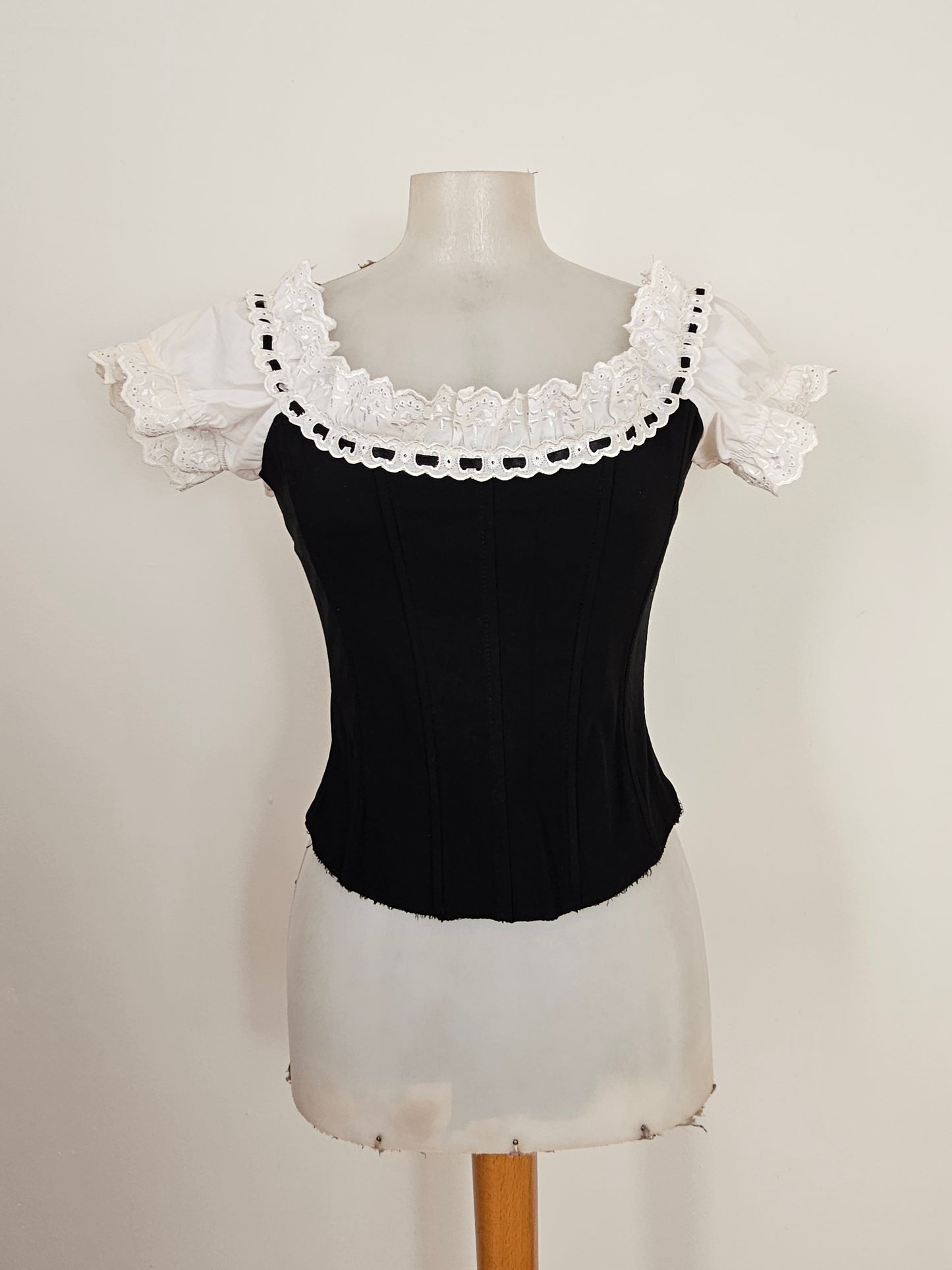 Haut esprit corset noir et blanc
