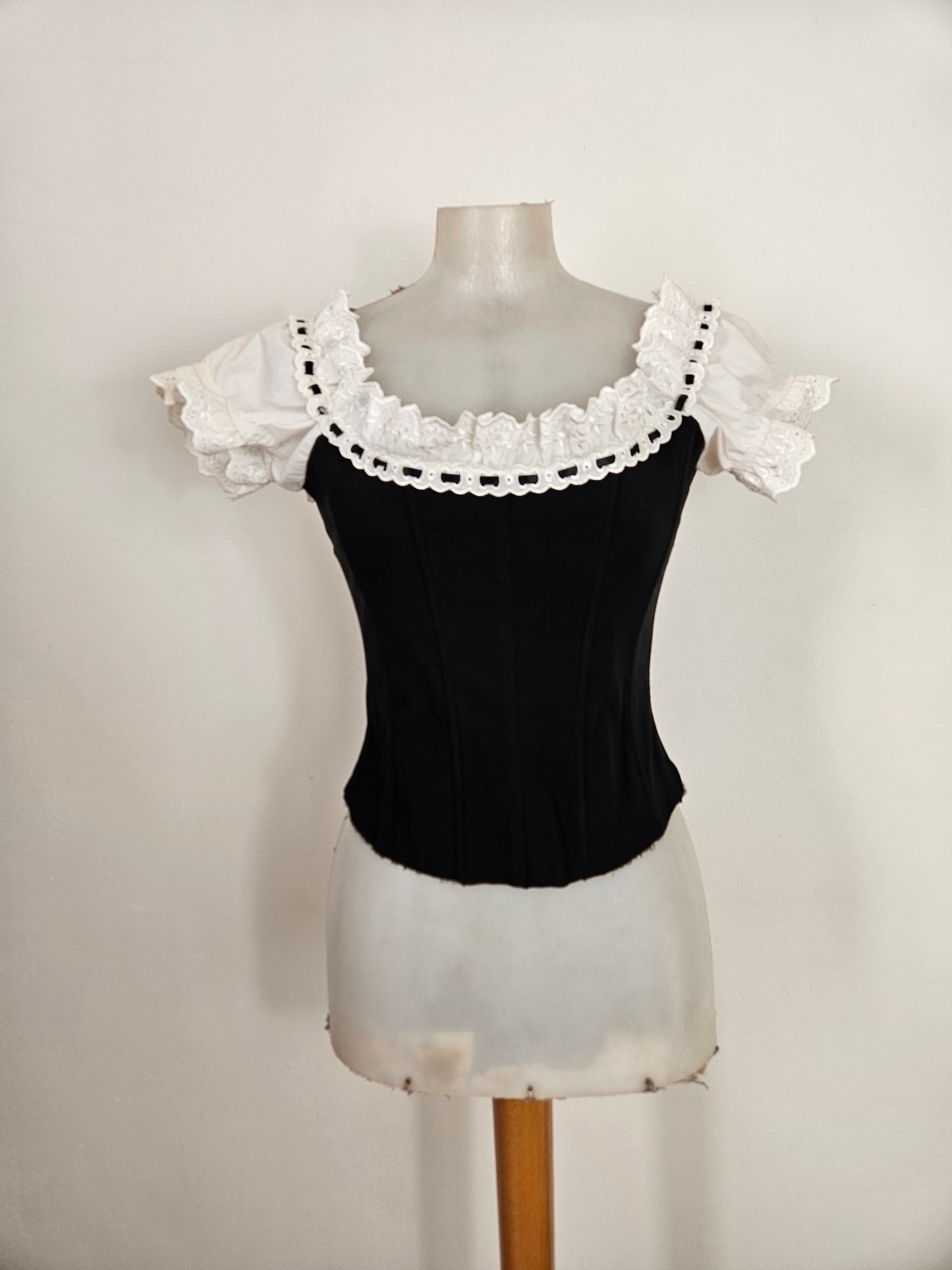 Haut esprit corset noir et blanc