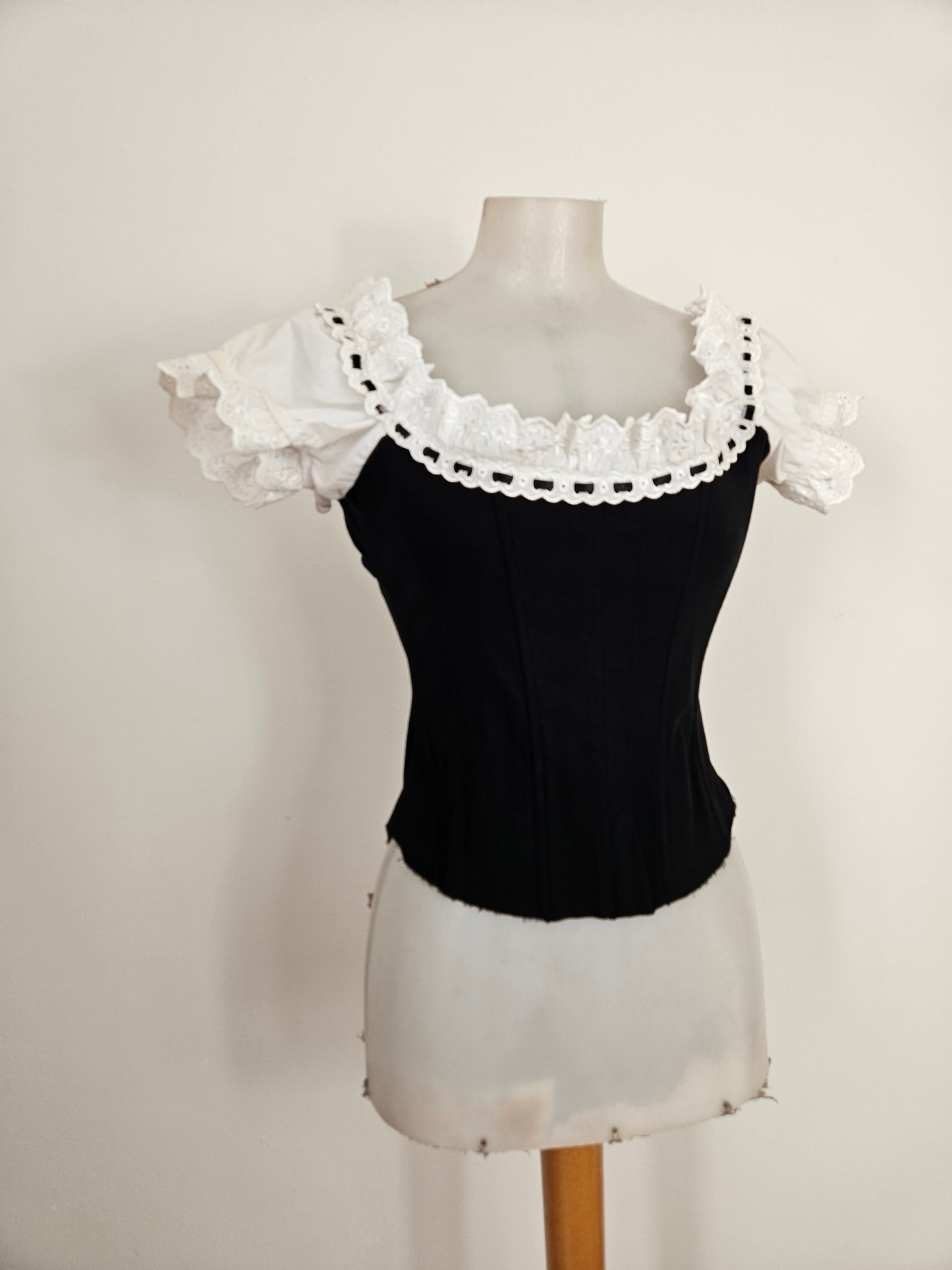 Haut esprit corset noir et blanc