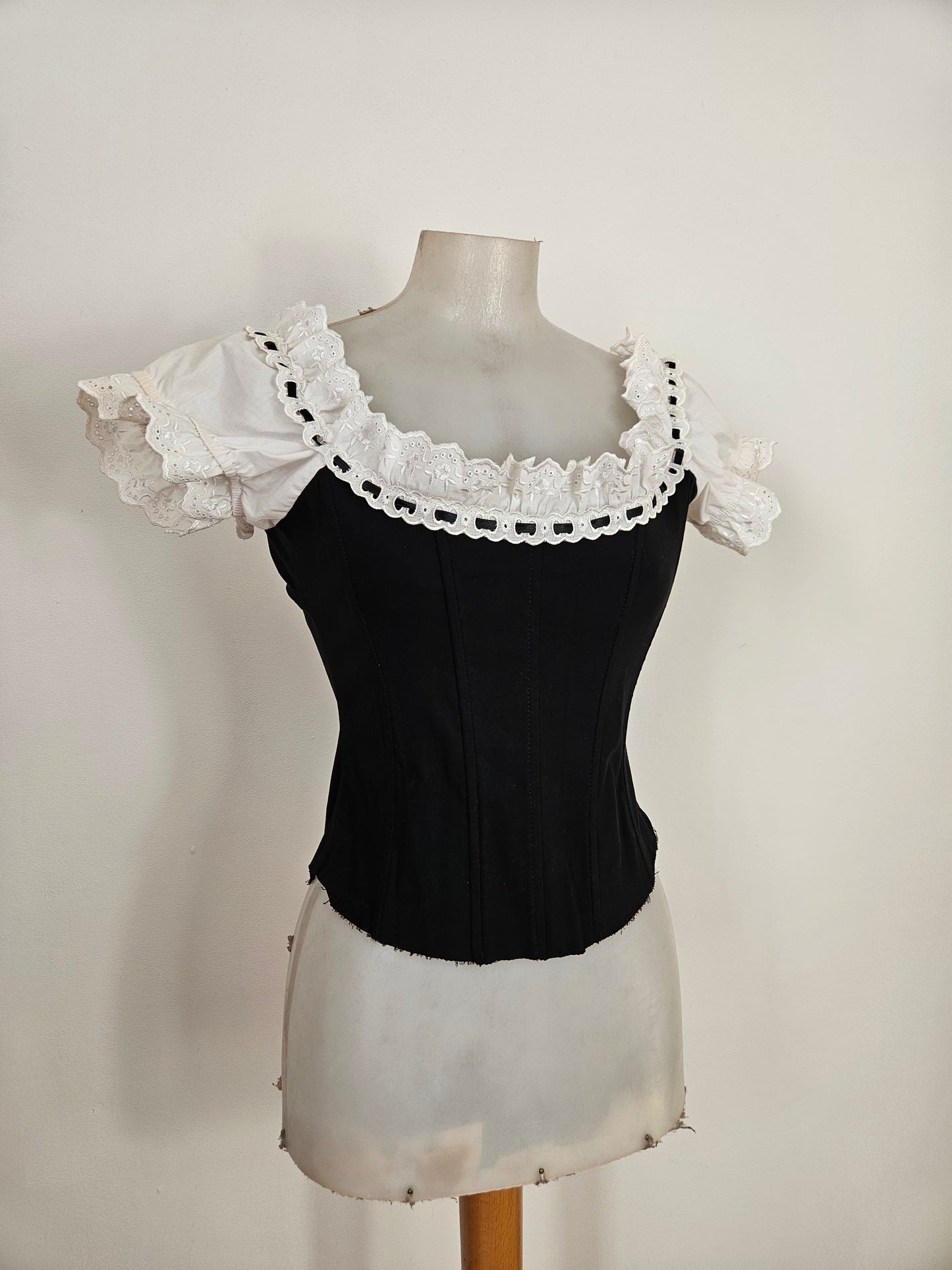 Haut esprit corset noir et blanc