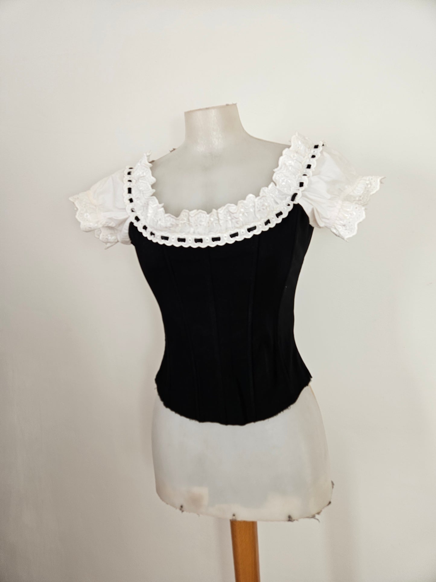 Haut esprit corset noir et blanc