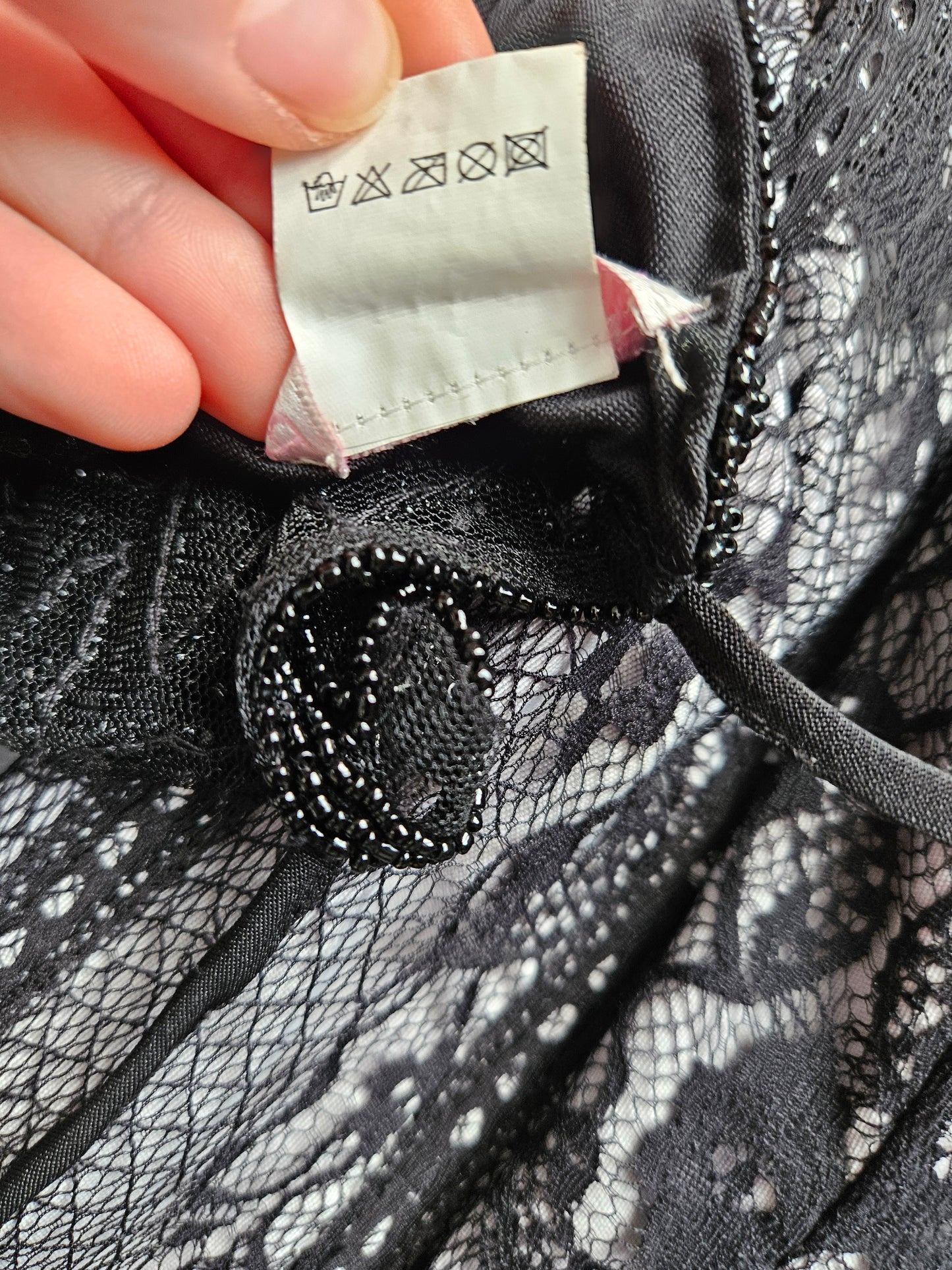 Dos nu brodé de perles