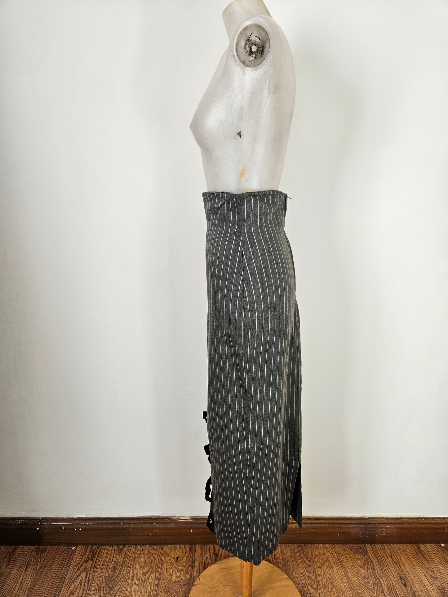 Striped tailored skirt with lacing