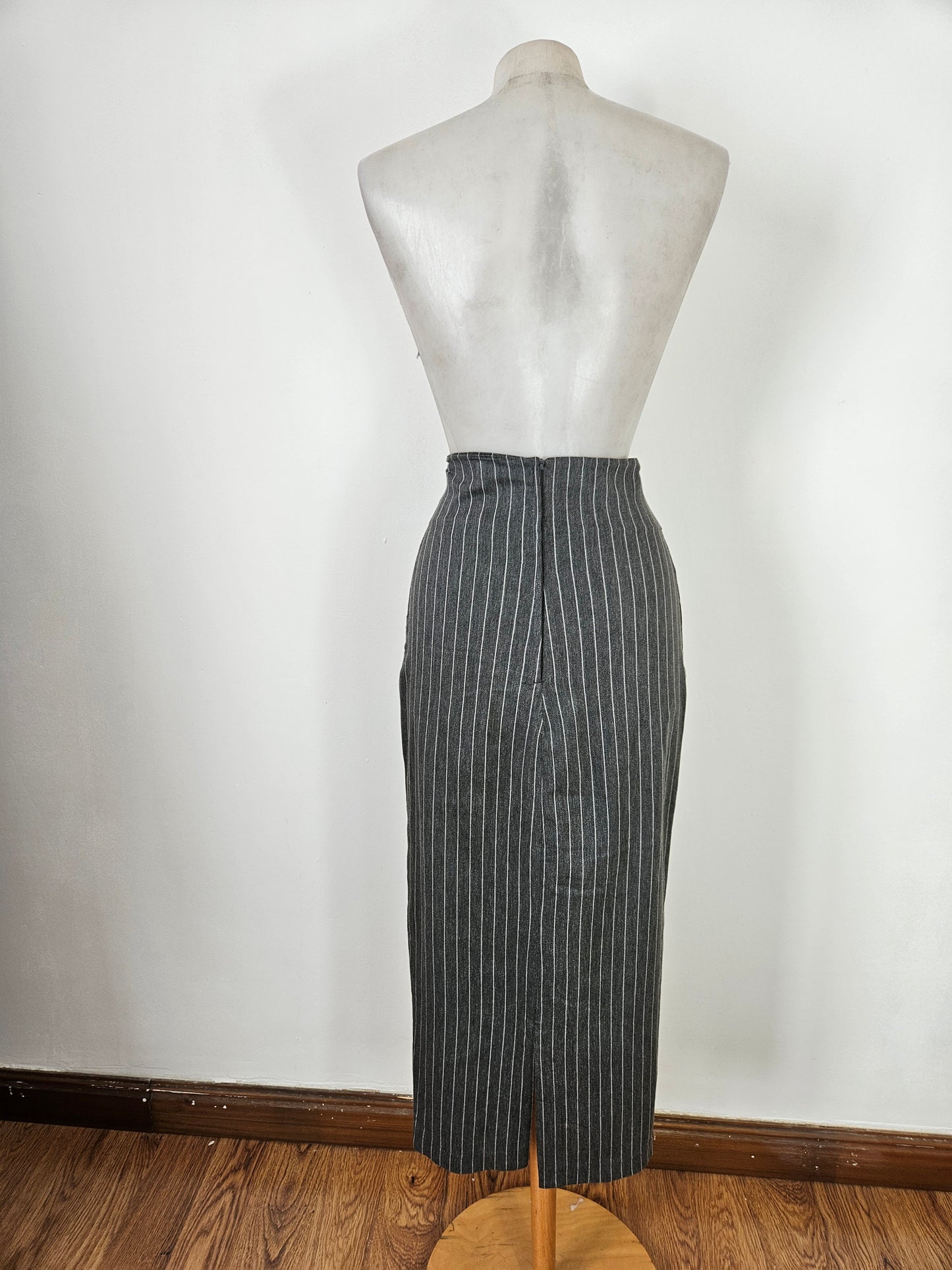 Striped tailored skirt with lacing