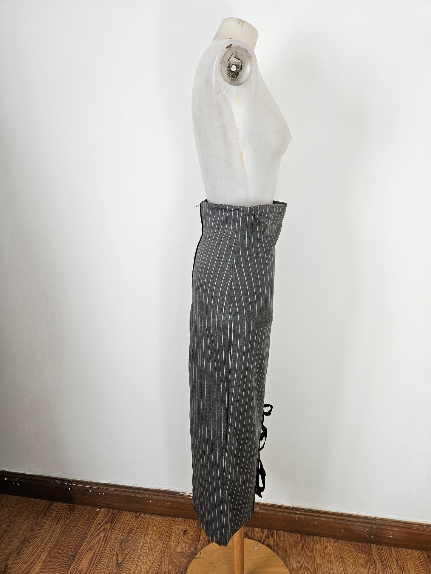 Striped tailored skirt with lacing