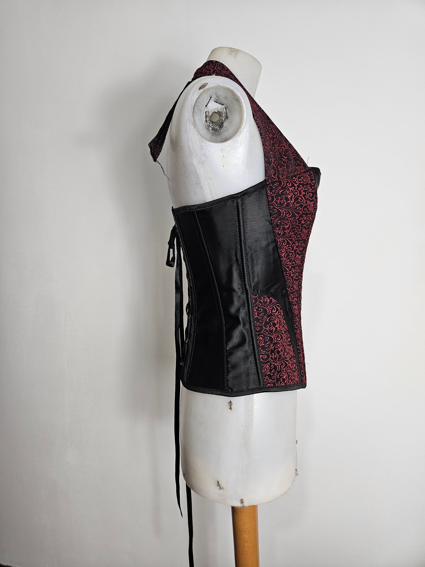 Corset dos nu noir et rouge