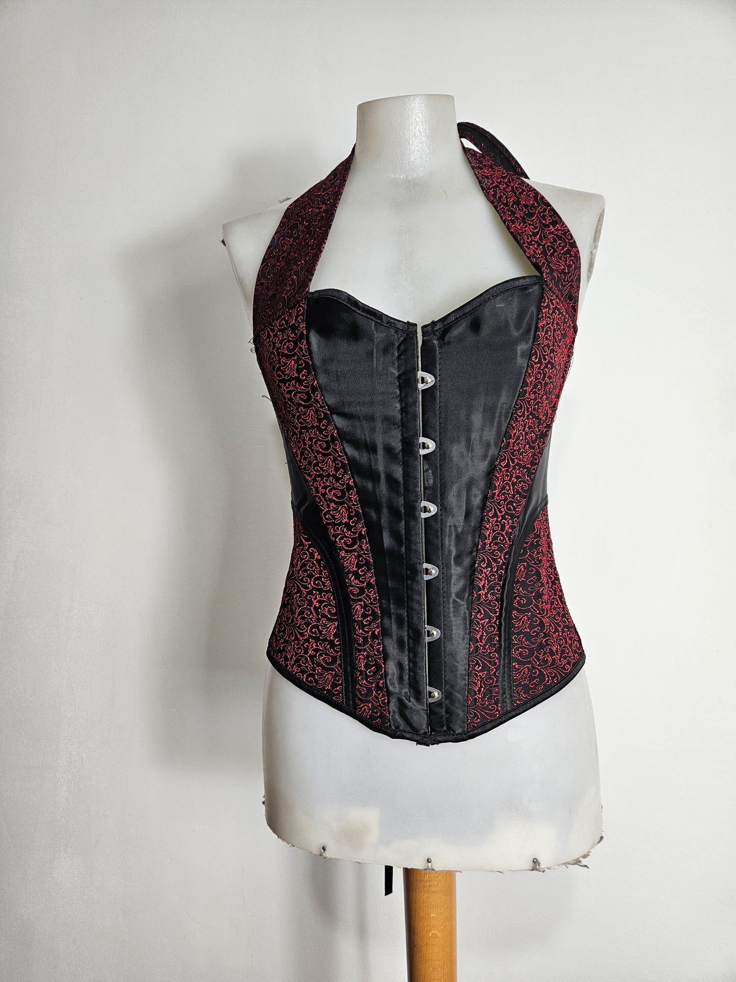 Corset dos nu noir et rouge