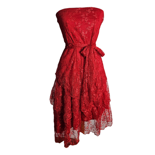 Robe bustier rouge en dentelle