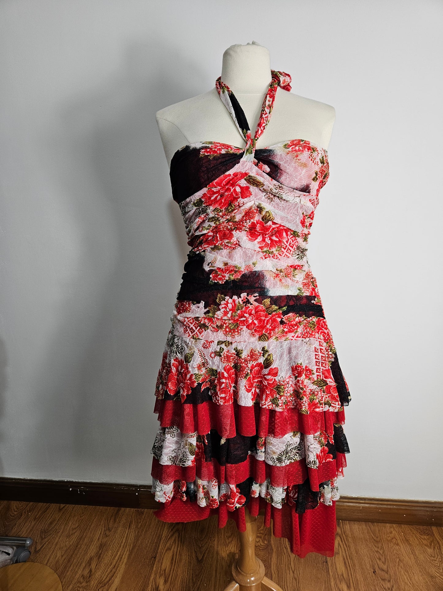 Strapless dress in floral lace