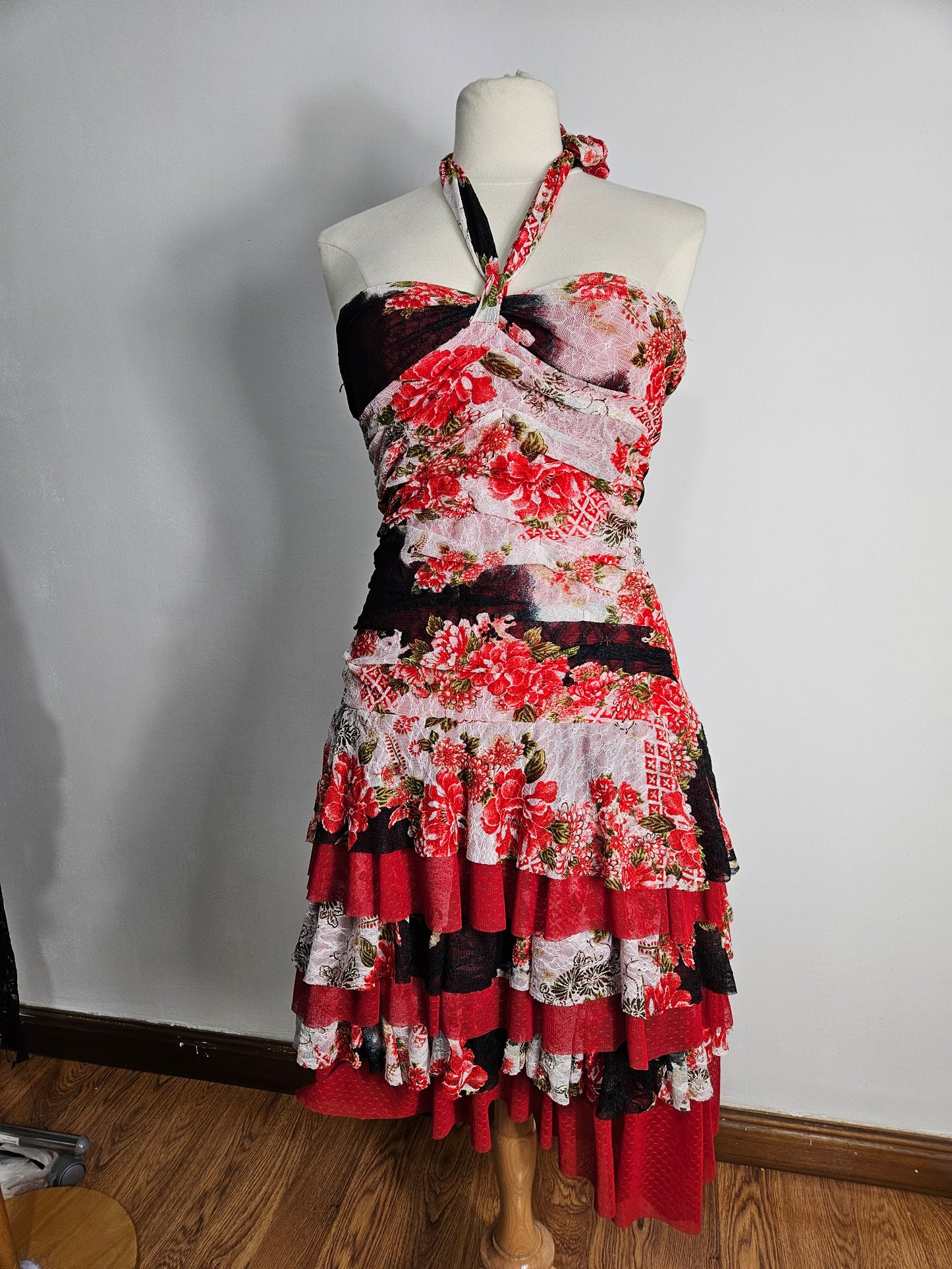 Strapless dress in floral lace