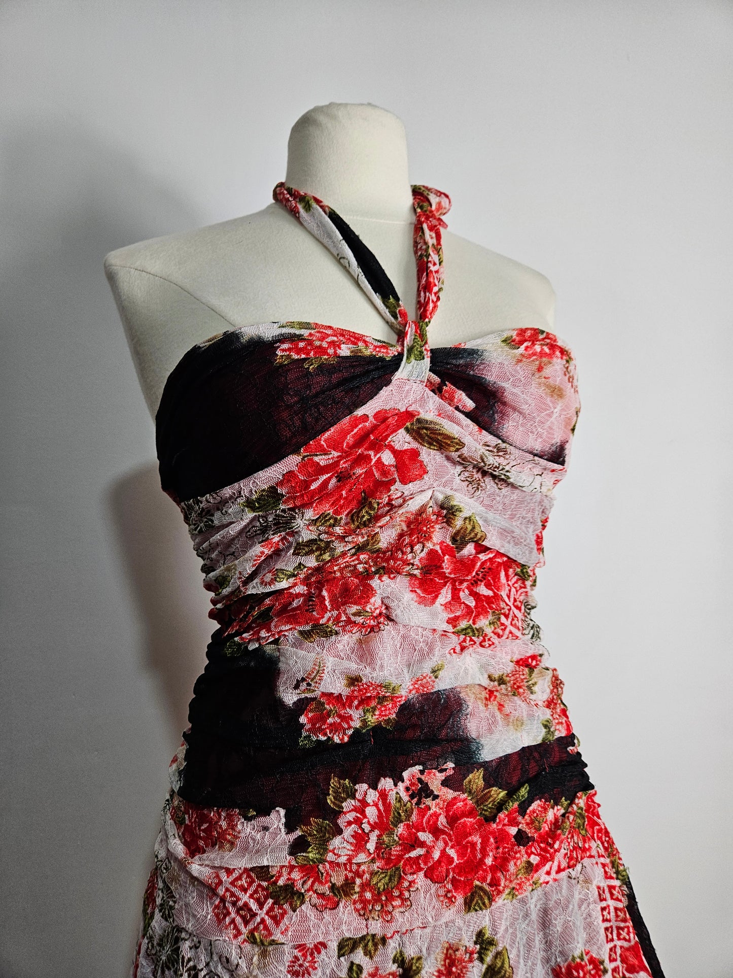 Strapless dress in floral lace