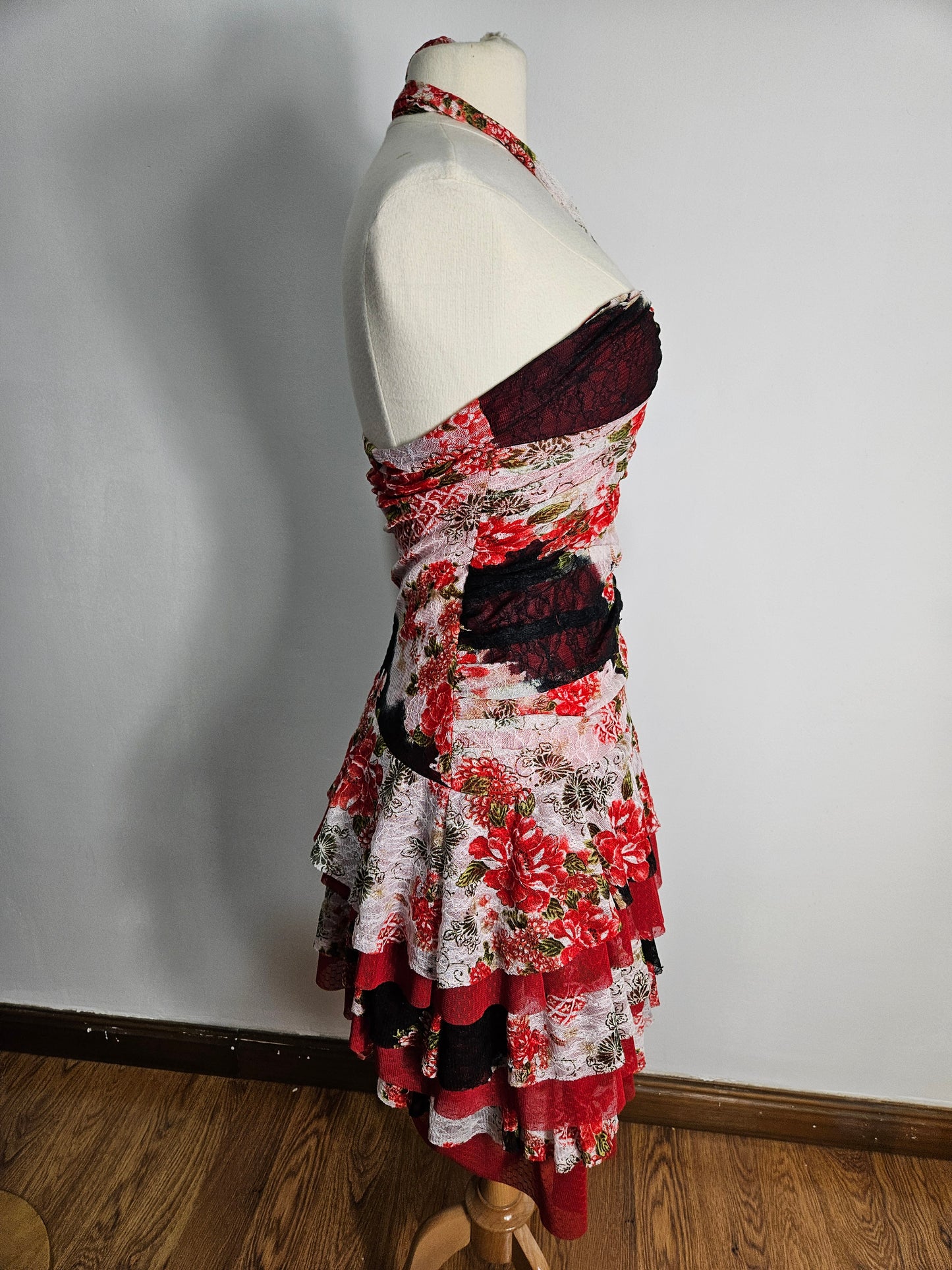 Strapless dress in floral lace