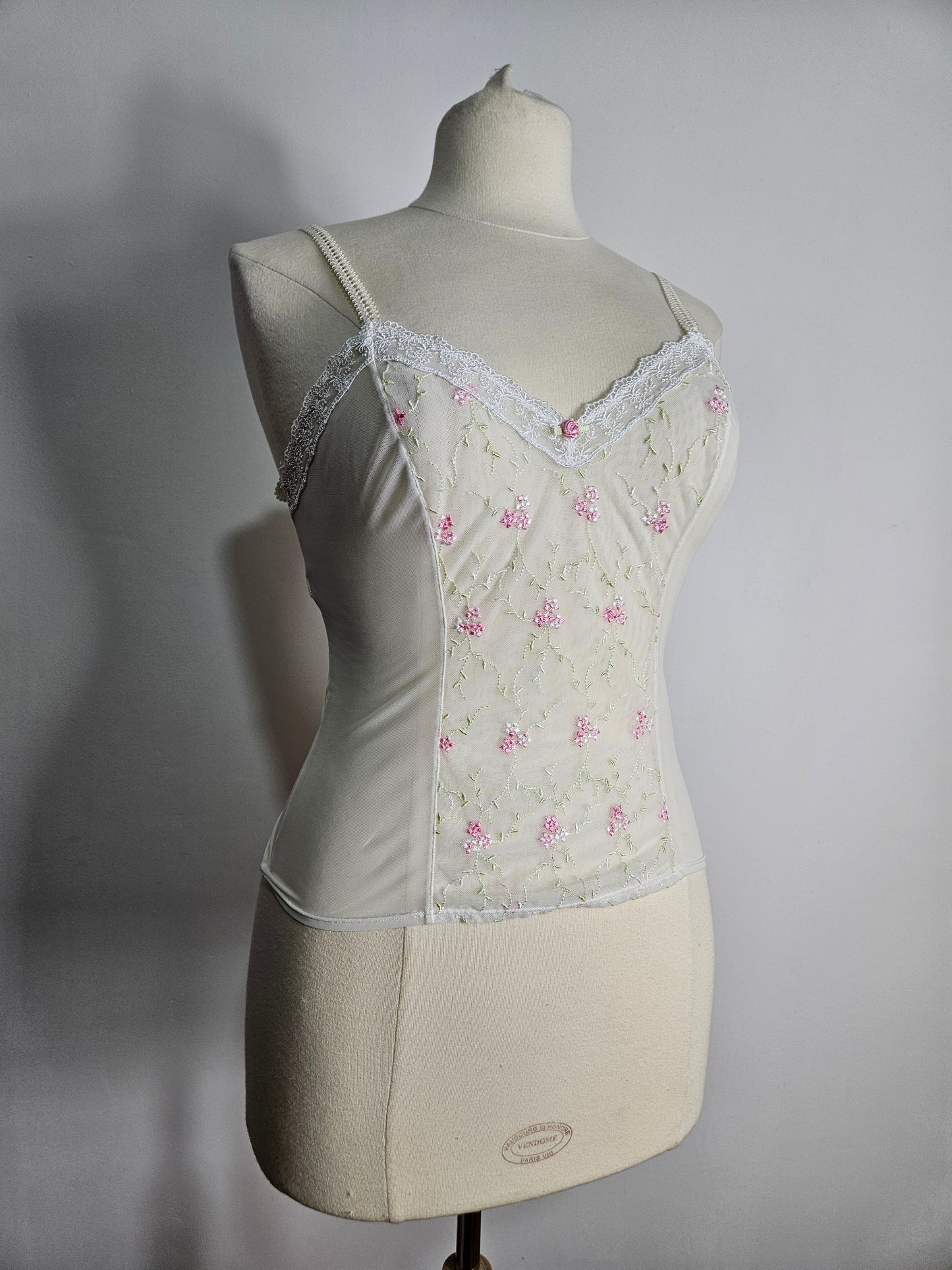 Haut en voile blanc détails fleurs