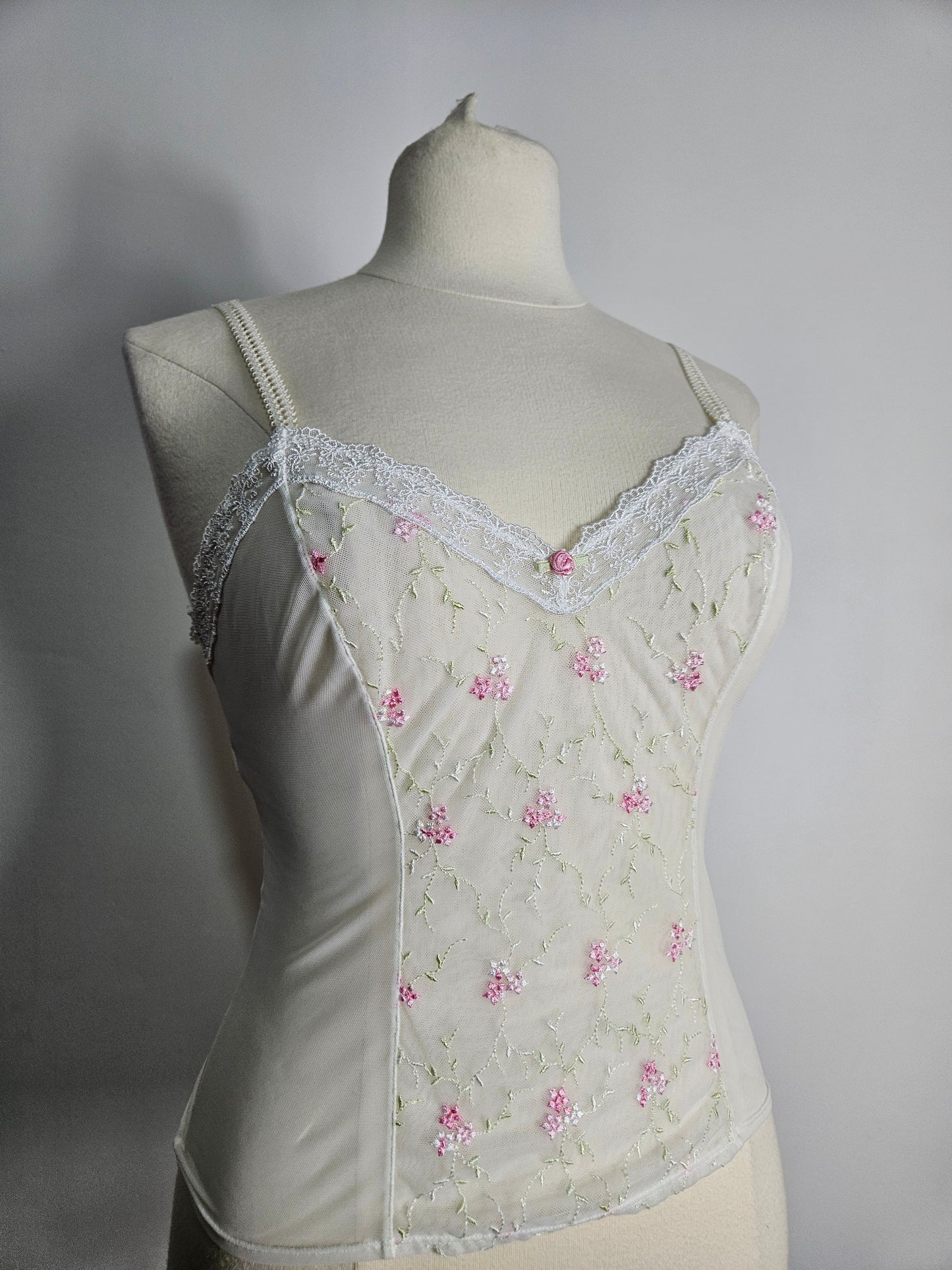 Haut en voile blanc détails fleurs