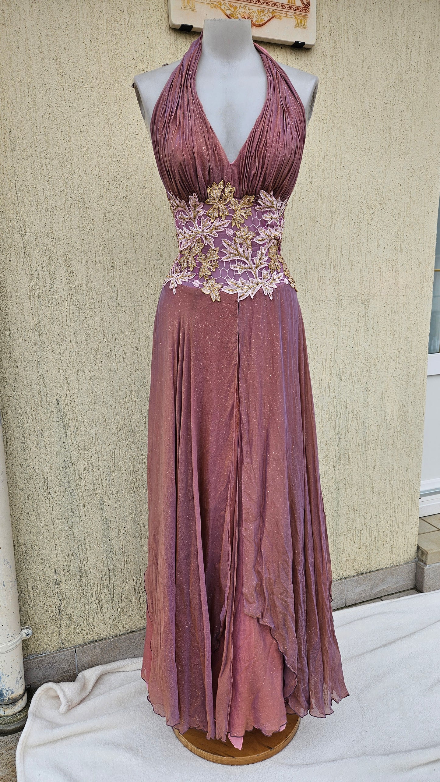 Maxi backless dress embroidered with flowers, 100% silk