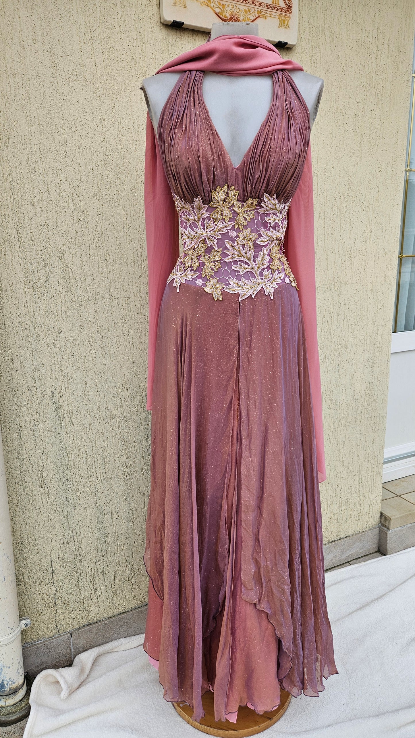 Maxi backless dress embroidered with flowers, 100% silk